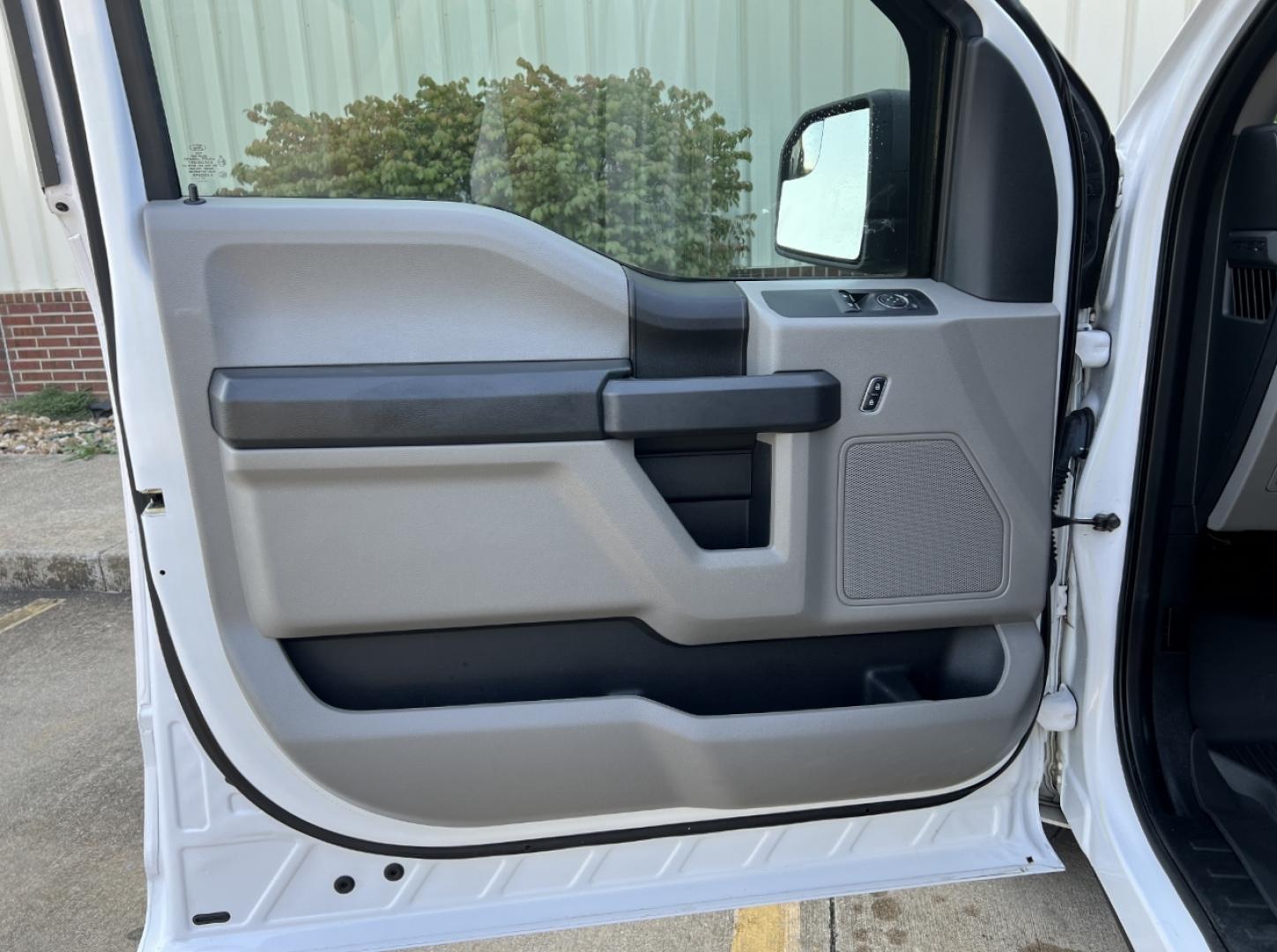 2018 WHITE /Gray Vinyl Ford F-150 XL 8-ft. Bed 2WD (1FTMF1CB4JK) with an 3.3L V6 engine, Automatic transmission, located at 2990 Old Orchard Rd., Jackson, MO, 63755, 37.354214, -89.612106 - 2018 Ford F-150 XL 174xxx miles Rear Wheel Drive 3.3L V6 Automatic Bluetooth Cruise Power Windows/Locks/Mirrors We have financing available and we accept trades! Fill out a credit application on our website or come by today! If you have any questions, give us a call at (573) 204-7777 or vis - Photo#9