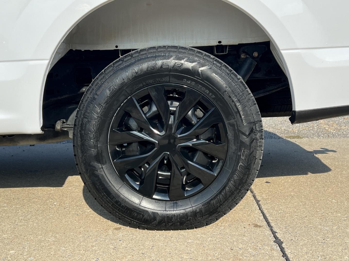 2018 WHITE /Gray Vinyl Ford F-150 XL 8-ft. Bed 2WD (1FTMF1CB4JK) with an 3.3L V6 engine, Automatic transmission, located at 2990 Old Orchard Rd., Jackson, MO, 63755, 37.354214, -89.612106 - 2018 Ford F-150 XL 174xxx miles Rear Wheel Drive 3.3L V6 Automatic Bluetooth Cruise Power Windows/Locks/Mirrors We have financing available and we accept trades! Fill out a credit application on our website or come by today! If you have any questions, give us a call at (573) 204-7777 or vis - Photo#32