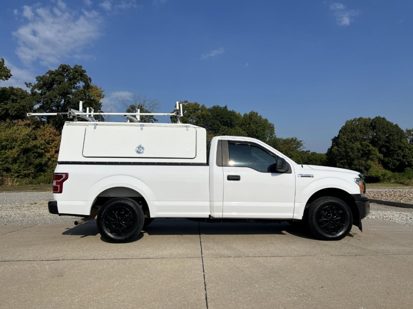 2018 WHITE /Gray Vinyl Ford F-150 XL 8-ft. Bed 2WD (1FTMF1CB4JK) with an 3.3L V6 engine, Automatic transmission, located at 2990 Old Orchard Rd., Jackson, MO, 63755, 37.354214, -89.612106 - 2018 Ford F-150 XL 174xxx miles Rear Wheel Drive 3.3L V6 Automatic Bluetooth Cruise Power Windows/Locks/Mirrors We have financing available and we accept trades! Fill out a credit application on our website or come by today! If you have any questions, give us a call at (573) 204-7777 or vis - Photo#4