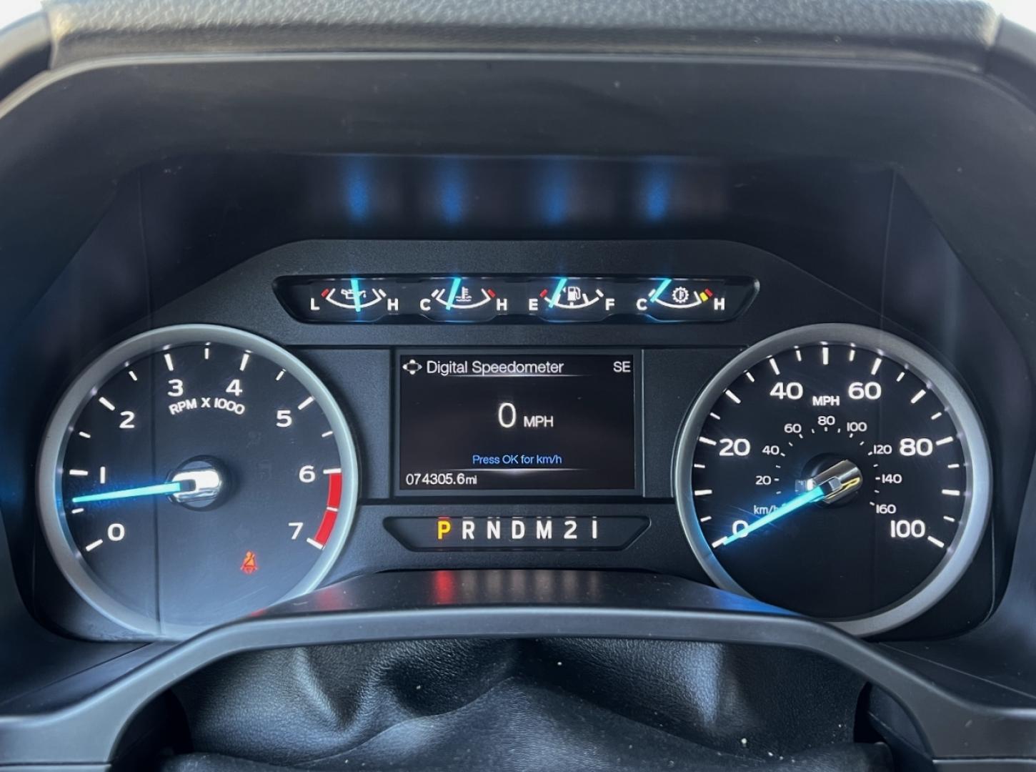 2017 WHITE /Gray Cloth Ford F-250 SD XLT Crew Cab 4WD (1FT7W2B68HE) with an 6.2L V8 engine, Automatic transmission, located at 506 S. Kingshighway, Cape Girardeau, MO, 63703, (573) 235-5000, 37.294991, -89.553635 - 2017 Ford F-250 XLT Only 74xxx miles 4x4 6.2L V8 Automatic Backup Camera Bluetooth Cruise Power Windows/Locks/Mirrors We have financing available and we accept trades! Fill out a credit application on our website or come by today! If you have any questions, give us a call at (573) 235-5000 - Photo#1