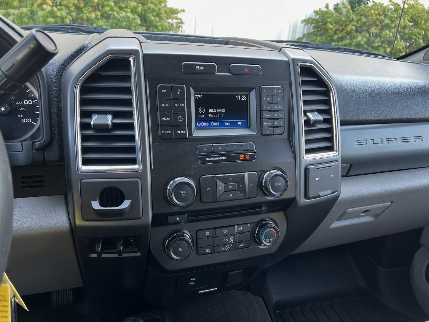 2017 WHITE /Gray Cloth Ford F-250 SD XLT Crew Cab 4WD (1FT7W2B68HE) with an 6.2L V8 engine, Automatic transmission, located at 506 S. Kingshighway, Cape Girardeau, MO, 63703, (573) 235-5000, 37.294991, -89.553635 - 2017 Ford F-250 XLT Only 74xxx miles 4x4 6.2L V8 Automatic Backup Camera Bluetooth Cruise Power Windows/Locks/Mirrors We have financing available and we accept trades! Fill out a credit application on our website or come by today! If you have any questions, give us a call at (573) 235-5000 - Photo#23