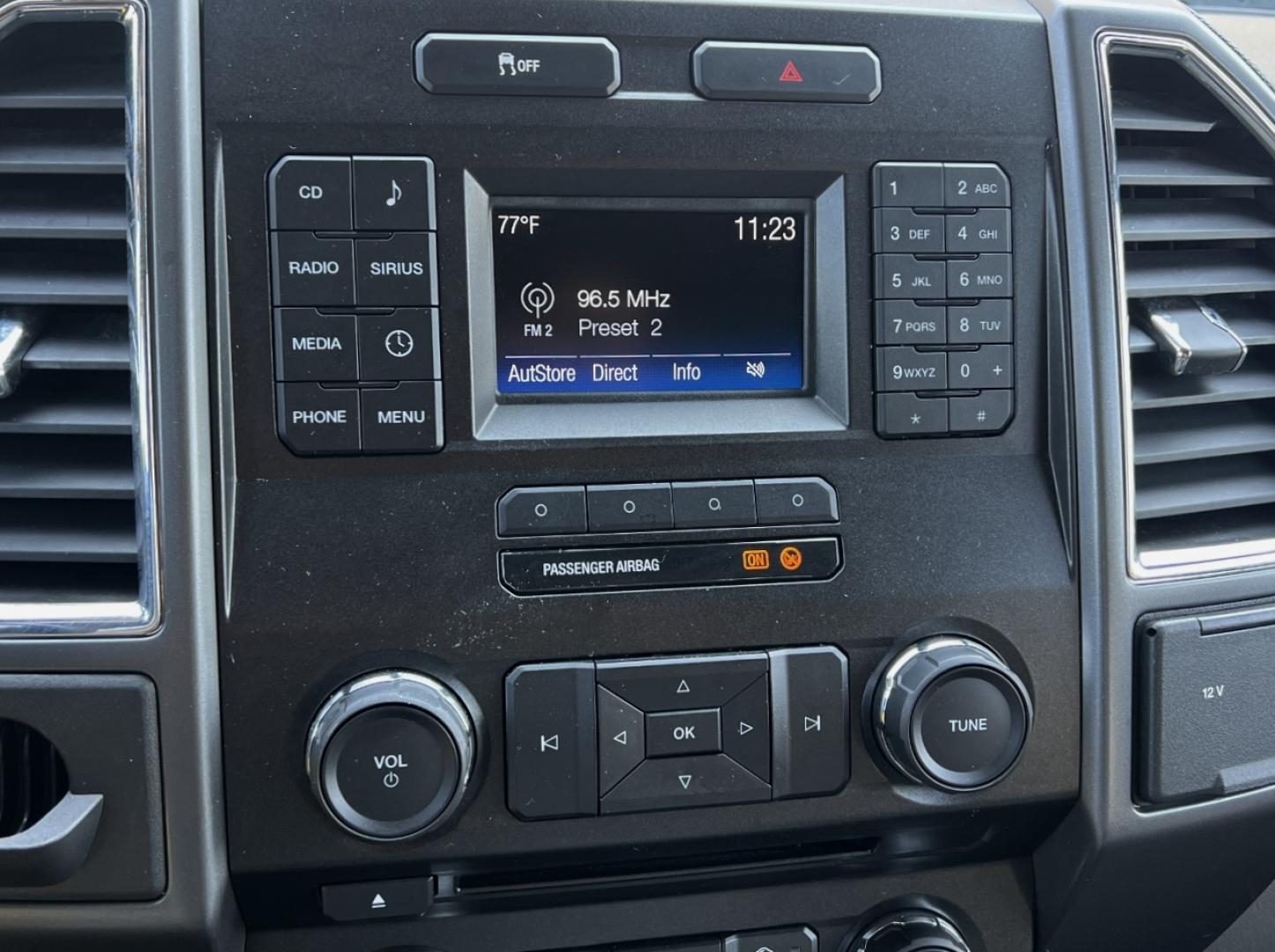 2017 WHITE /Gray Cloth Ford F-250 SD XLT Crew Cab 4WD (1FT7W2B68HE) with an 6.2L V8 engine, Automatic transmission, located at 506 S. Kingshighway, Cape Girardeau, MO, 63703, (573) 235-5000, 37.294991, -89.553635 - 2017 Ford F-250 XLT Only 74xxx miles 4x4 6.2L V8 Automatic Backup Camera Bluetooth Cruise Power Windows/Locks/Mirrors We have financing available and we accept trades! Fill out a credit application on our website or come by today! If you have any questions, give us a call at (573) 235-5000 - Photo#24