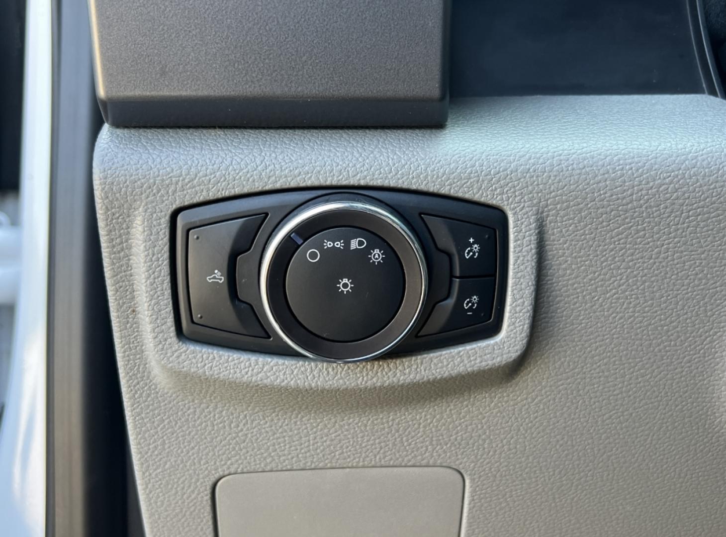 2017 WHITE /Gray Cloth Ford F-250 SD XLT Crew Cab 4WD (1FT7W2B68HE) with an 6.2L V8 engine, Automatic transmission, located at 506 S. Kingshighway, Cape Girardeau, MO, 63703, (573) 235-5000, 37.294991, -89.553635 - 2017 Ford F-250 XLT Only 74xxx miles 4x4 6.2L V8 Automatic Backup Camera Bluetooth Cruise Power Windows/Locks/Mirrors We have financing available and we accept trades! Fill out a credit application on our website or come by today! If you have any questions, give us a call at (573) 235-5000 - Photo#30