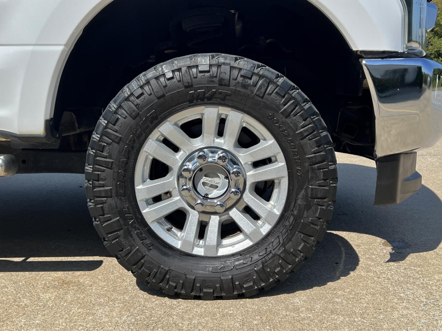 2017 WHITE /Gray Cloth Ford F-250 SD XLT Crew Cab 4WD (1FT7W2B68HE) with an 6.2L V8 engine, Automatic transmission, located at 506 S. Kingshighway, Cape Girardeau, MO, 63703, (573) 235-5000, 37.294991, -89.553635 - 2017 Ford F-250 XLT Only 74xxx miles 4x4 6.2L V8 Automatic Backup Camera Bluetooth Cruise Power Windows/Locks/Mirrors We have financing available and we accept trades! Fill out a credit application on our website or come by today! If you have any questions, give us a call at (573) 235-5000 - Photo#37