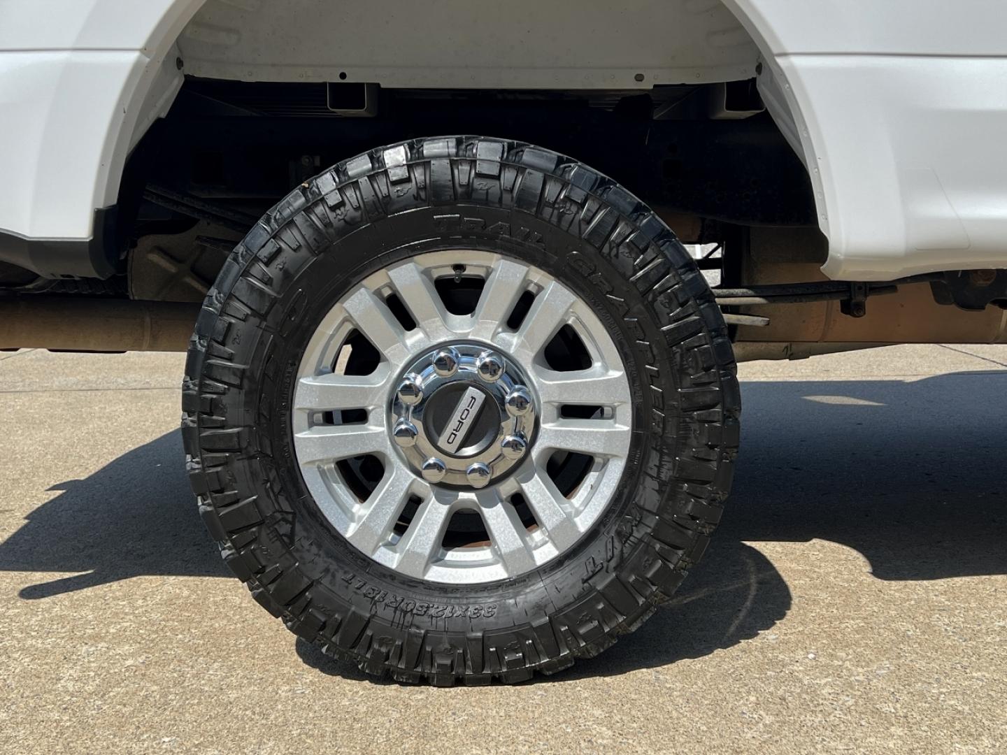 2017 WHITE /Gray Cloth Ford F-250 SD XLT Crew Cab 4WD (1FT7W2B68HE) with an 6.2L V8 engine, Automatic transmission, located at 506 S. Kingshighway, Cape Girardeau, MO, 63703, (573) 235-5000, 37.294991, -89.553635 - 2017 Ford F-250 XLT Only 74xxx miles 4x4 6.2L V8 Automatic Backup Camera Bluetooth Cruise Power Windows/Locks/Mirrors We have financing available and we accept trades! Fill out a credit application on our website or come by today! If you have any questions, give us a call at (573) 235-5000 - Photo#36