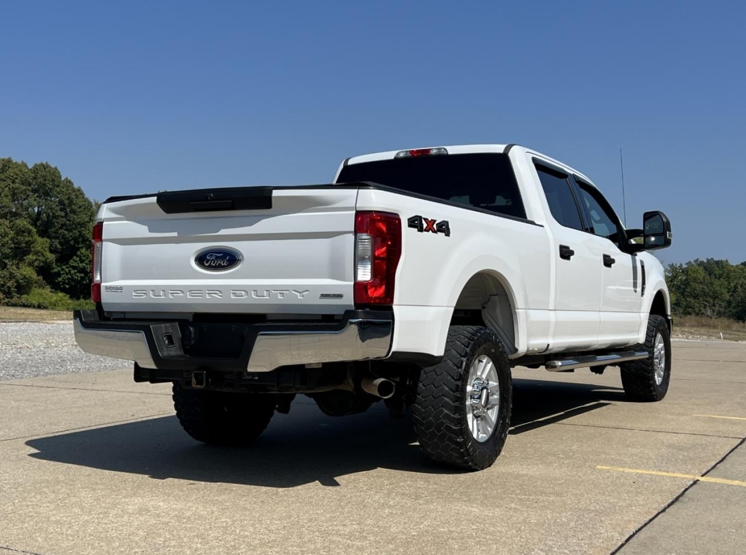 2017 WHITE /Gray Cloth Ford F-250 SD XLT Crew Cab 4WD (1FT7W2B68HE) with an 6.2L V8 engine, Automatic transmission, located at 506 S. Kingshighway, Cape Girardeau, MO, 63703, (573) 235-5000, 37.294991, -89.553635 - 2017 Ford F-250 XLT Only 74xxx miles 4x4 6.2L V8 Automatic Backup Camera Bluetooth Cruise Power Windows/Locks/Mirrors We have financing available and we accept trades! Fill out a credit application on our website or come by today! If you have any questions, give us a call at (573) 235-5000 - Photo#7