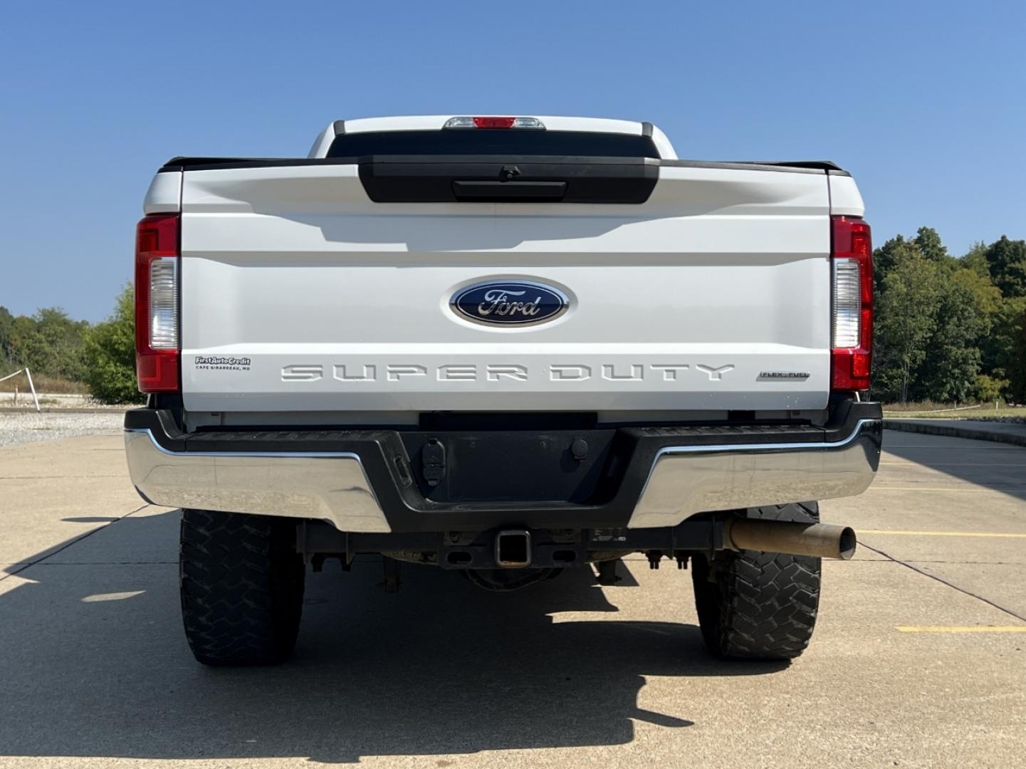 2017 WHITE /Gray Cloth Ford F-250 SD XLT Crew Cab 4WD (1FT7W2B68HE) with an 6.2L V8 engine, Automatic transmission, located at 506 S. Kingshighway, Cape Girardeau, MO, 63703, (573) 235-5000, 37.294991, -89.553635 - 2017 Ford F-250 XLT Only 74xxx miles 4x4 6.2L V8 Automatic Backup Camera Bluetooth Cruise Power Windows/Locks/Mirrors We have financing available and we accept trades! Fill out a credit application on our website or come by today! If you have any questions, give us a call at (573) 235-5000 - Photo#9