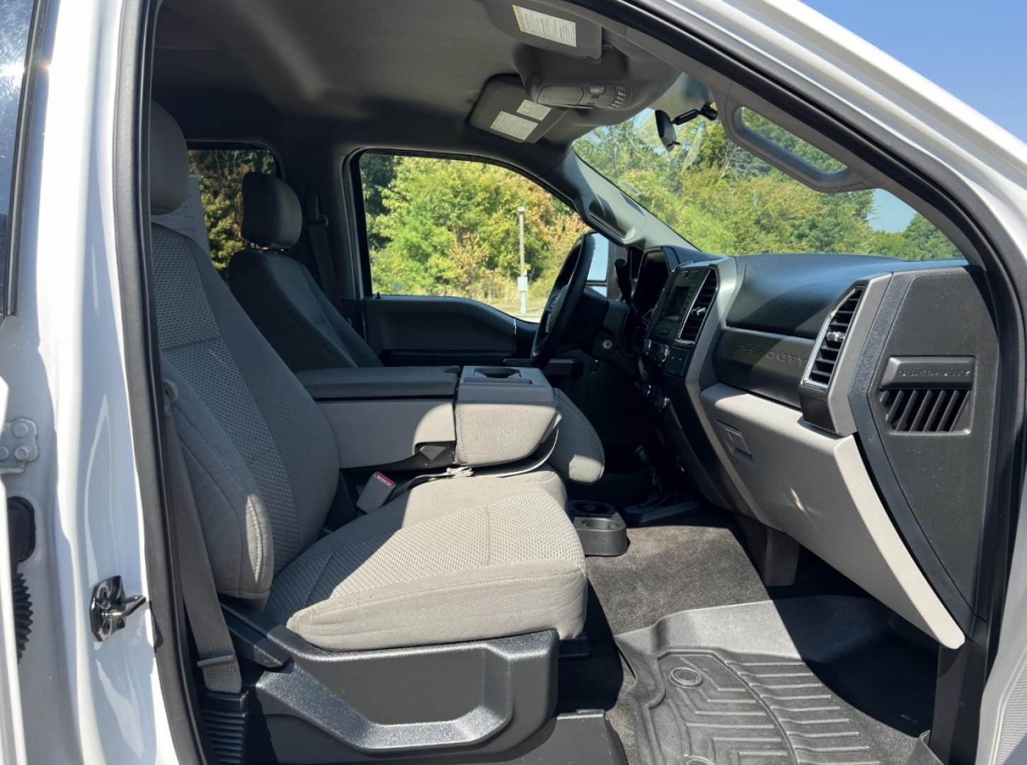 2017 WHITE /Gray Cloth Ford F-250 SD XLT Crew Cab 4WD (1FT7W2B68HE) with an 6.2L V8 engine, Automatic transmission, located at 506 S. Kingshighway, Cape Girardeau, MO, 63703, (573) 235-5000, 37.294991, -89.553635 - 2017 Ford F-250 XLT Only 74xxx miles 4x4 6.2L V8 Automatic Backup Camera Bluetooth Cruise Power Windows/Locks/Mirrors We have financing available and we accept trades! Fill out a credit application on our website or come by today! If you have any questions, give us a call at (573) 235-5000 - Photo#14