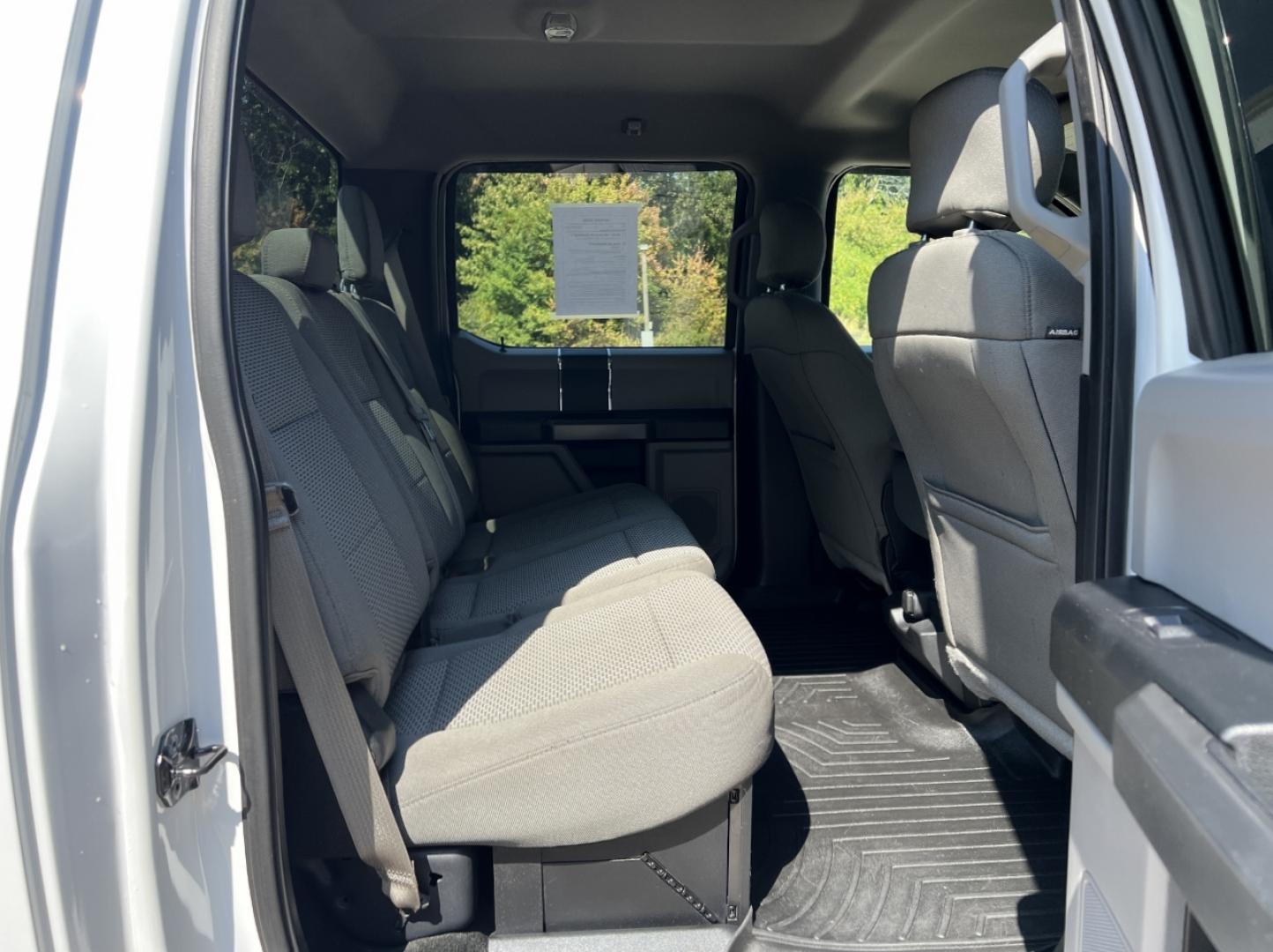 2017 WHITE /Gray Cloth Ford F-250 SD XLT Crew Cab 4WD (1FT7W2B68HE) with an 6.2L V8 engine, Automatic transmission, located at 506 S. Kingshighway, Cape Girardeau, MO, 63703, (573) 235-5000, 37.294991, -89.553635 - 2017 Ford F-250 XLT Only 74xxx miles 4x4 6.2L V8 Automatic Backup Camera Bluetooth Cruise Power Windows/Locks/Mirrors We have financing available and we accept trades! Fill out a credit application on our website or come by today! If you have any questions, give us a call at (573) 235-5000 - Photo#16