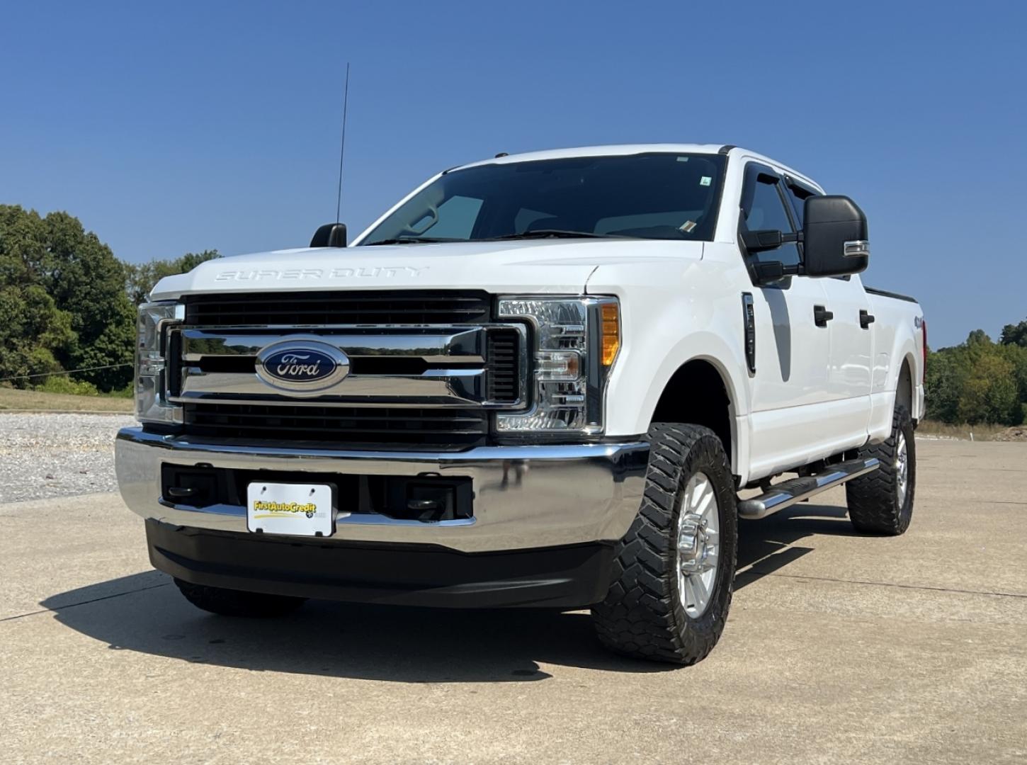 2017 WHITE /Gray Cloth Ford F-250 SD XLT Crew Cab 4WD (1FT7W2B68HE) with an 6.2L V8 engine, Automatic transmission, located at 506 S. Kingshighway, Cape Girardeau, MO, 63703, (573) 235-5000, 37.294991, -89.553635 - 2017 Ford F-250 XLT Only 74xxx miles 4x4 6.2L V8 Automatic Backup Camera Bluetooth Cruise Power Windows/Locks/Mirrors We have financing available and we accept trades! Fill out a credit application on our website or come by today! If you have any questions, give us a call at (573) 235-5000 - Photo#4