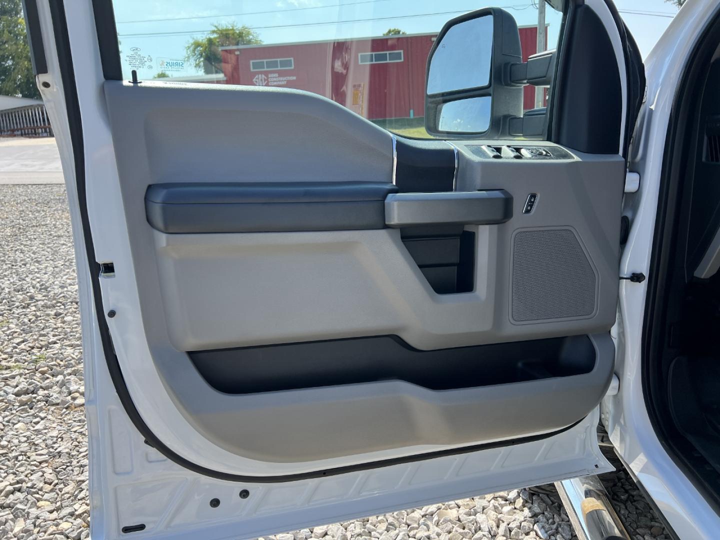2017 WHITE /Gray Cloth Ford F-250 SD XLT Crew Cab 4WD (1FT7W2B68HE) with an 6.2L V8 engine, Automatic transmission, located at 506 S. Kingshighway, Cape Girardeau, MO, 63703, (573) 235-5000, 37.294991, -89.553635 - 2017 Ford F-250 XLT Only 74xxx miles 4x4 6.2L V8 Automatic Backup Camera Bluetooth Cruise Power Windows/Locks/Mirrors We have financing available and we accept trades! Fill out a credit application on our website or come by today! If you have any questions, give us a call at (573) 235-5000 - Photo#11