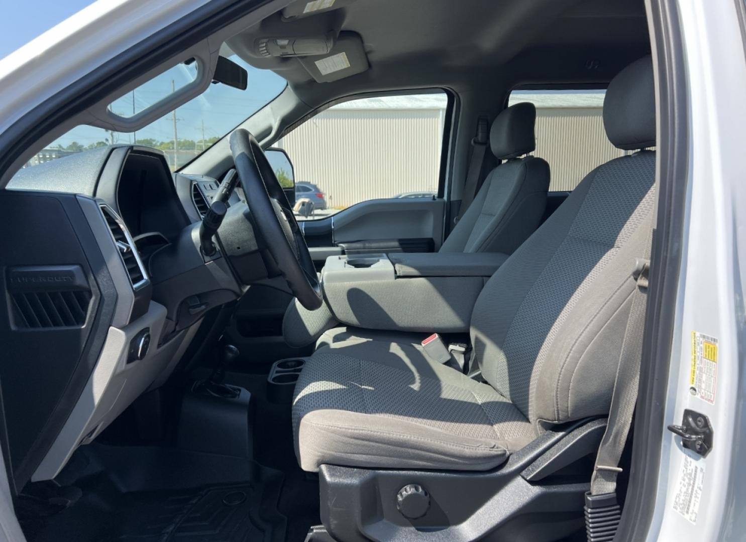 2017 WHITE /Gray Cloth Ford F-250 SD XLT Crew Cab 4WD (1FT7W2B68HE) with an 6.2L V8 engine, Automatic transmission, located at 506 S. Kingshighway, Cape Girardeau, MO, 63703, (573) 235-5000, 37.294991, -89.553635 - 2017 Ford F-250 XLT Only 74xxx miles 4x4 6.2L V8 Automatic Backup Camera Bluetooth Cruise Power Windows/Locks/Mirrors We have financing available and we accept trades! Fill out a credit application on our website or come by today! If you have any questions, give us a call at (573) 235-5000 - Photo#12