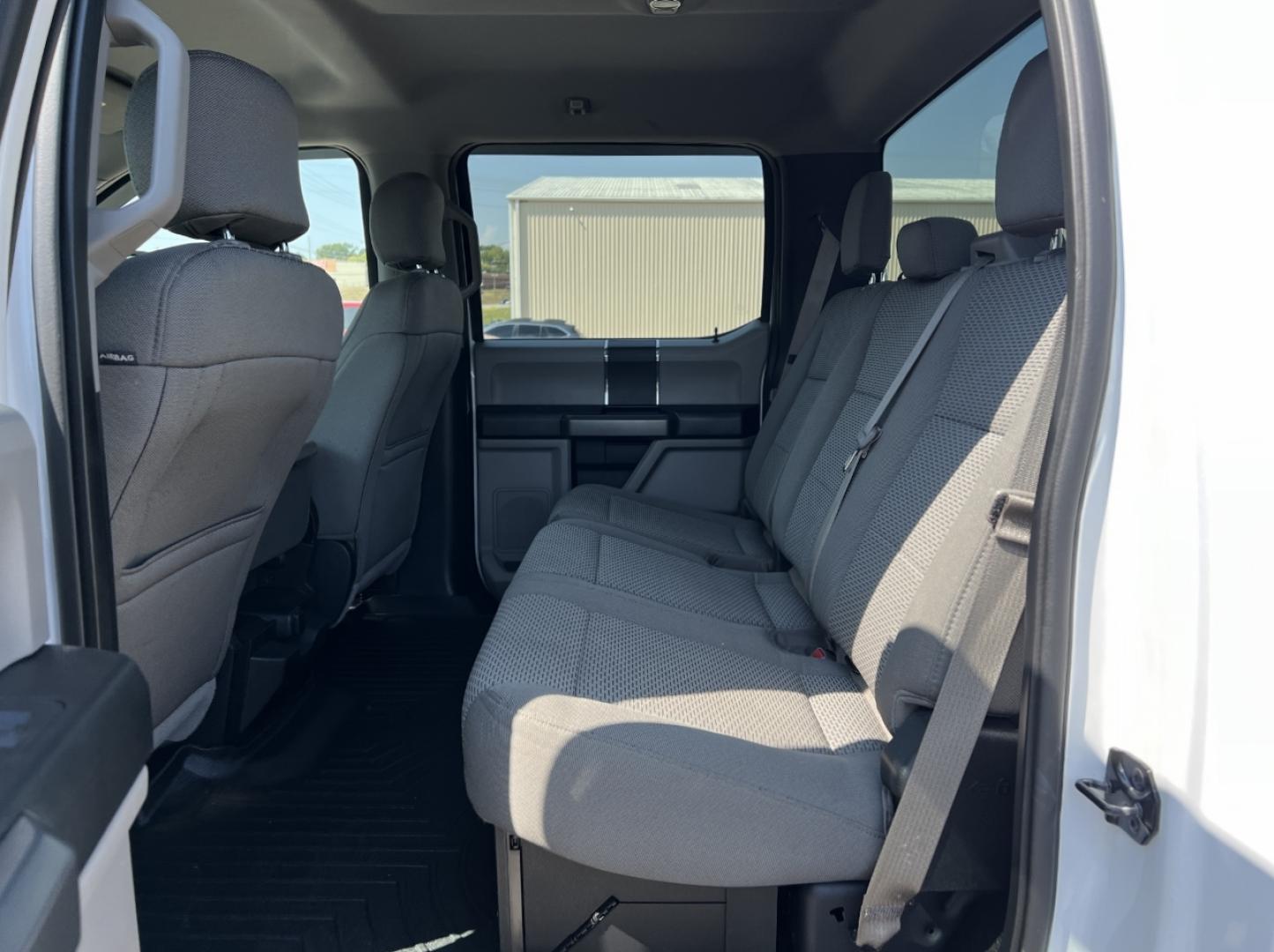 2017 WHITE /Gray Cloth Ford F-250 SD XLT Crew Cab 4WD (1FT7W2B68HE) with an 6.2L V8 engine, Automatic transmission, located at 506 S. Kingshighway, Cape Girardeau, MO, 63703, (573) 235-5000, 37.294991, -89.553635 - 2017 Ford F-250 XLT Only 74xxx miles 4x4 6.2L V8 Automatic Backup Camera Bluetooth Cruise Power Windows/Locks/Mirrors We have financing available and we accept trades! Fill out a credit application on our website or come by today! If you have any questions, give us a call at (573) 235-5000 - Photo#15