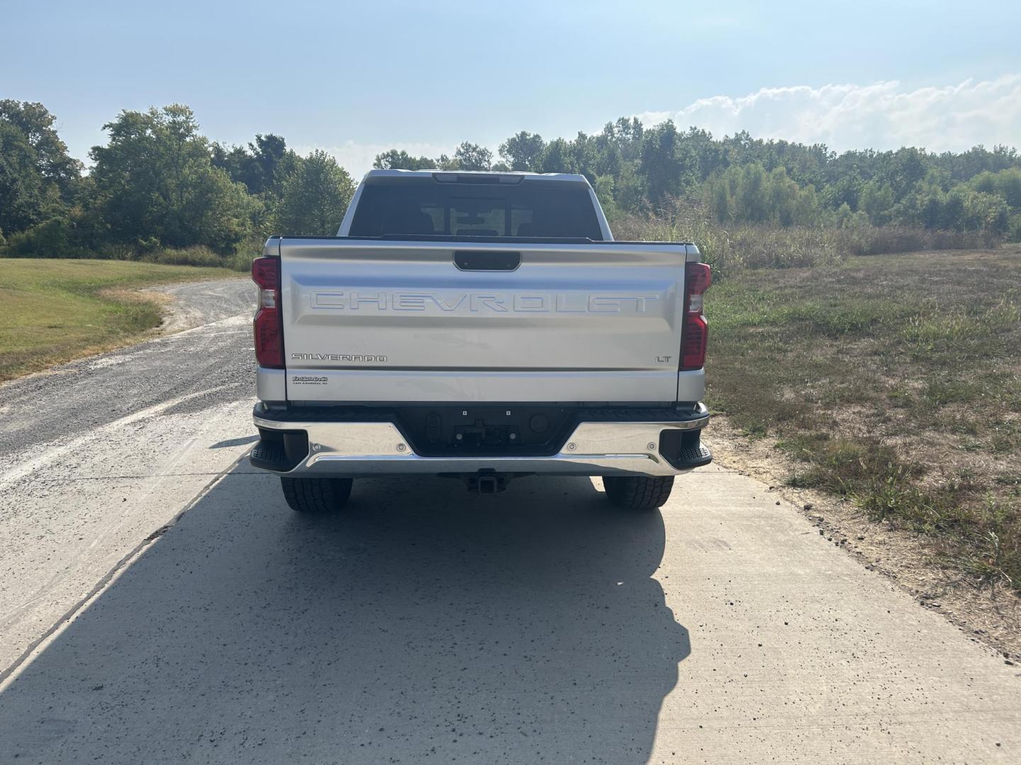 2021 SILVER /Black Chevrolet Silverado 1500 LT Crew Cab 4WD (1GCUYDED2MZ) with an 5.3L V8 OHV 16V engine, 6A transmission, located at 506 S. Kingshighway, Cape Girardeau, MO, 63703, (573) 235-5000, 37.294991, -89.553635 - 2021 Chevrolet Silverado 1500 LT 113xxx miles 4x4 5.3L V8 Automatic Leather Backup Camera Power Driver Seat Heated Seats Heated Steering Wheel Bluetooth Remote Start Cruise Power Windows/Locks/Mirrors We have financing available and we accept trades! Fill out a credit application on ou - Photo#10