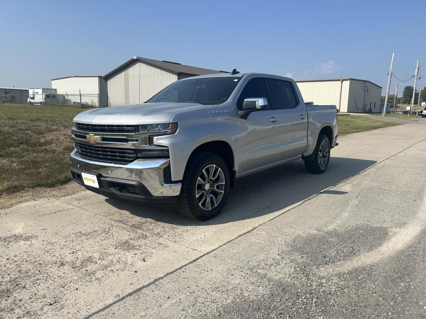 2021 SILVER /Black Chevrolet Silverado 1500 LT Crew Cab 4WD (1GCUYDED2MZ) with an 5.3L V8 OHV 16V engine, 6A transmission, located at 506 S. Kingshighway, Cape Girardeau, MO, 63703, (573) 235-5000, 37.294991, -89.553635 - 2021 Chevrolet Silverado 1500 LT 113xxx miles 4x4 5.3L V8 Automatic Leather Backup Camera Power Driver Seat Heated Seats Heated Steering Wheel Bluetooth Remote Start Cruise Power Windows/Locks/Mirrors We have financing available and we accept trades! Fill out a credit application on ou - Photo#7