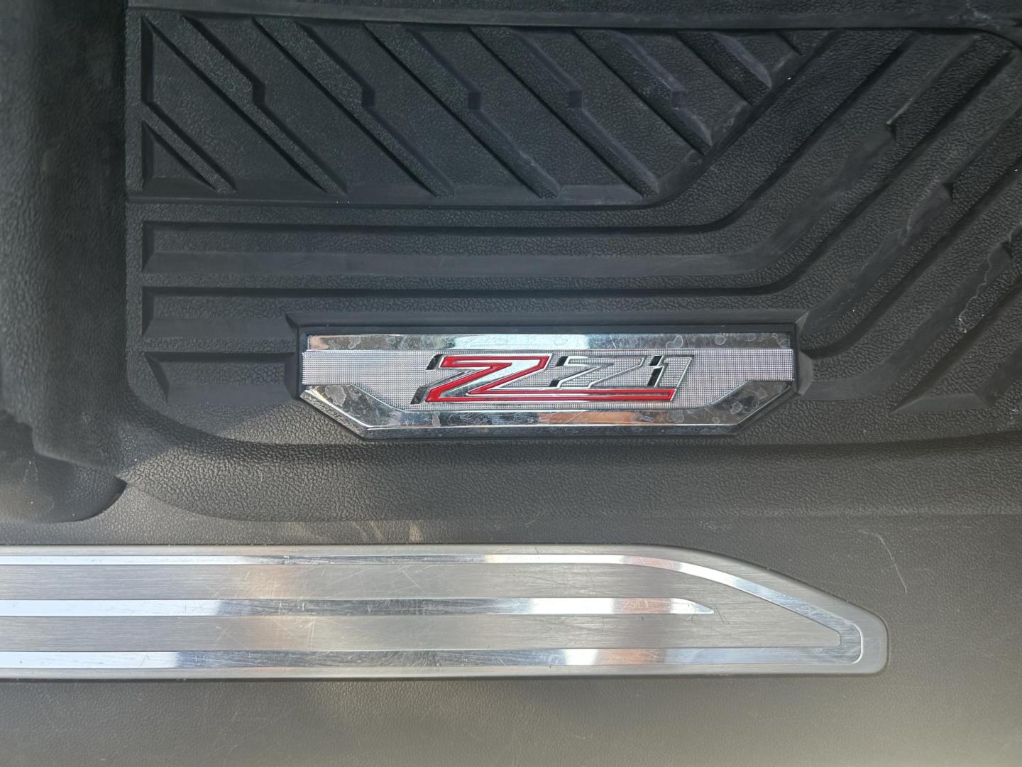 2021 SILVER /Black Chevrolet Silverado 1500 LT Crew Cab 4WD (1GCUYDED2MZ) with an 5.3L V8 OHV 16V engine, 6A transmission, located at 506 S. Kingshighway, Cape Girardeau, MO, 63703, (573) 235-5000, 37.294991, -89.553635 - 2021 Chevrolet Silverado 1500 LT 113xxx miles 4x4 5.3L V8 Automatic Leather Backup Camera Power Driver Seat Heated Seats Heated Steering Wheel Bluetooth Remote Start Cruise Power Windows/Locks/Mirrors We have financing available and we accept trades! Fill out a credit application on ou - Photo#15