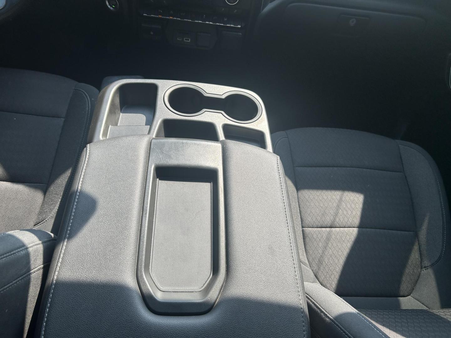 2021 SILVER /Black Chevrolet Silverado 1500 LT Crew Cab 4WD (1GCUYDED2MZ) with an 5.3L V8 OHV 16V engine, 6A transmission, located at 506 S. Kingshighway, Cape Girardeau, MO, 63703, (573) 235-5000, 37.294991, -89.553635 - 2021 Chevrolet Silverado 1500 LT 113xxx miles 4x4 5.3L V8 Automatic Leather Backup Camera Power Driver Seat Heated Seats Heated Steering Wheel Bluetooth Remote Start Cruise Power Windows/Locks/Mirrors We have financing available and we accept trades! Fill out a credit application on ou - Photo#30