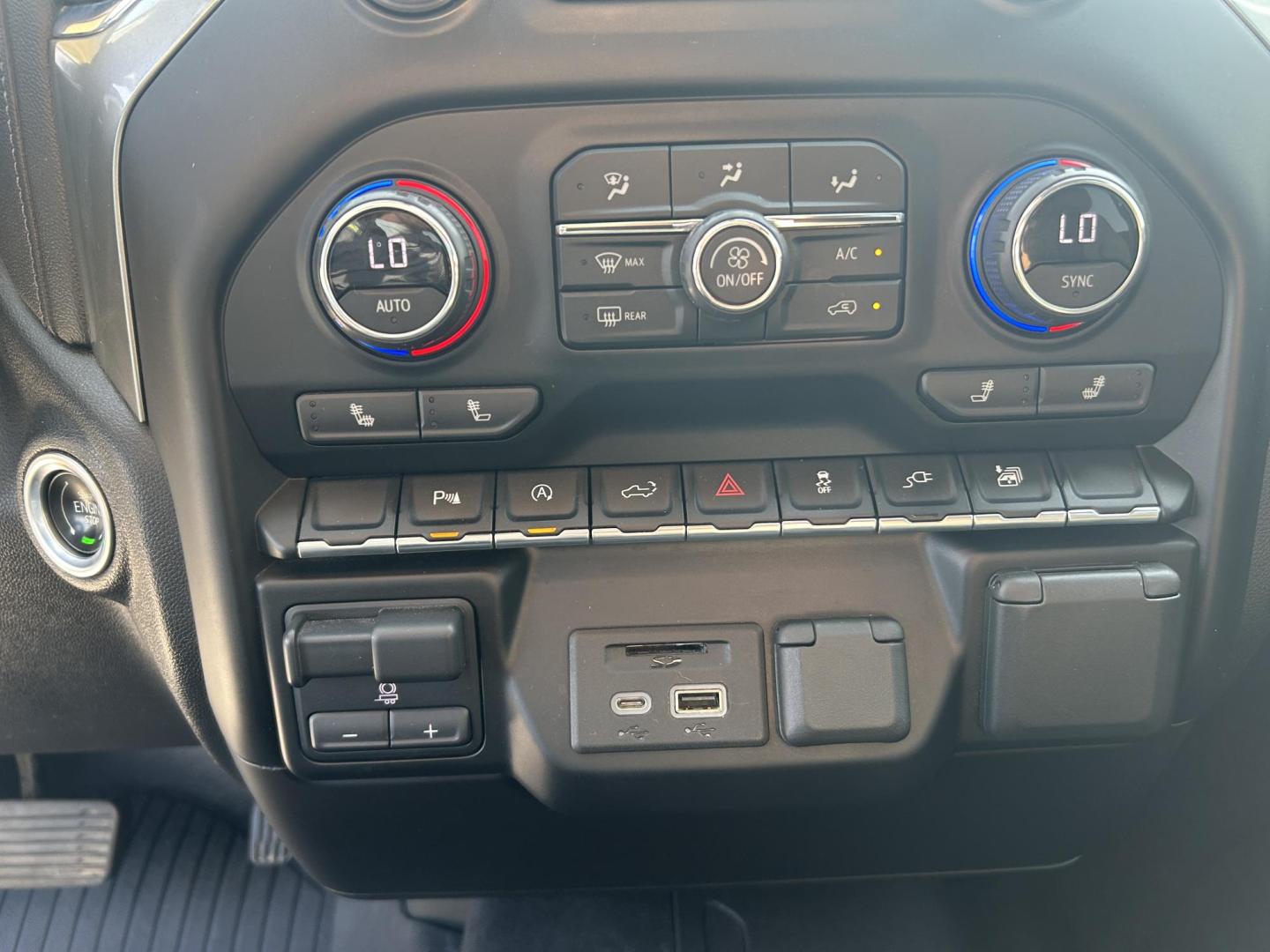 2021 SILVER /Black Chevrolet Silverado 1500 LT Crew Cab 4WD (1GCUYDED2MZ) with an 5.3L V8 OHV 16V engine, 6A transmission, located at 506 S. Kingshighway, Cape Girardeau, MO, 63703, (573) 235-5000, 37.294991, -89.553635 - 2021 Chevrolet Silverado 1500 LT 113xxx miles 4x4 5.3L V8 Automatic Leather Backup Camera Power Driver Seat Heated Seats Heated Steering Wheel Bluetooth Remote Start Cruise Power Windows/Locks/Mirrors We have financing available and we accept trades! Fill out a credit application on ou - Photo#29