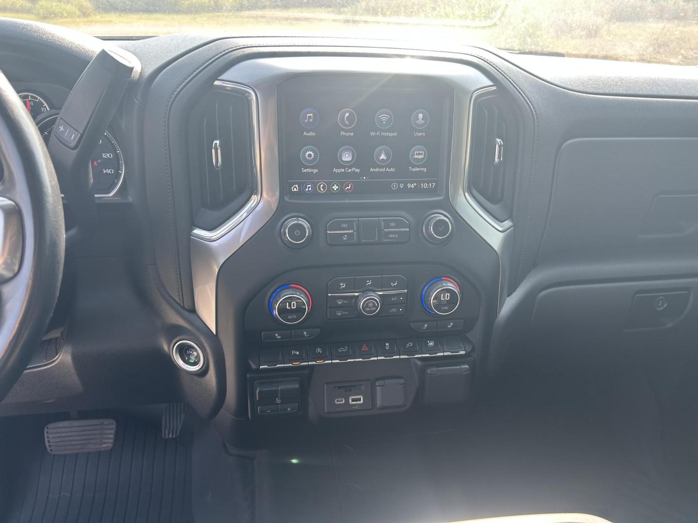 2021 SILVER /Black Chevrolet Silverado 1500 LT Crew Cab 4WD (1GCUYDED2MZ) with an 5.3L V8 OHV 16V engine, 6A transmission, located at 506 S. Kingshighway, Cape Girardeau, MO, 63703, (573) 235-5000, 37.294991, -89.553635 - 2021 Chevrolet Silverado 1500 LT 113xxx miles 4x4 5.3L V8 Automatic Leather Backup Camera Power Driver Seat Heated Seats Heated Steering Wheel Bluetooth Remote Start Cruise Power Windows/Locks/Mirrors We have financing available and we accept trades! Fill out a credit application on ou - Photo#28