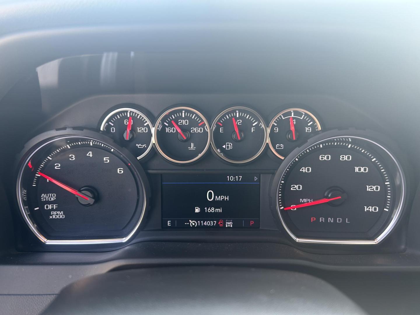 2021 SILVER /Black Chevrolet Silverado 1500 LT Crew Cab 4WD (1GCUYDED2MZ) with an 5.3L V8 OHV 16V engine, 6A transmission, located at 506 S. Kingshighway, Cape Girardeau, MO, 63703, (573) 235-5000, 37.294991, -89.553635 - 2021 Chevrolet Silverado 1500 LT 113xxx miles 4x4 5.3L V8 Automatic Leather Backup Camera Power Driver Seat Heated Seats Heated Steering Wheel Bluetooth Remote Start Cruise Power Windows/Locks/Mirrors We have financing available and we accept trades! Fill out a credit application on ou - Photo#1