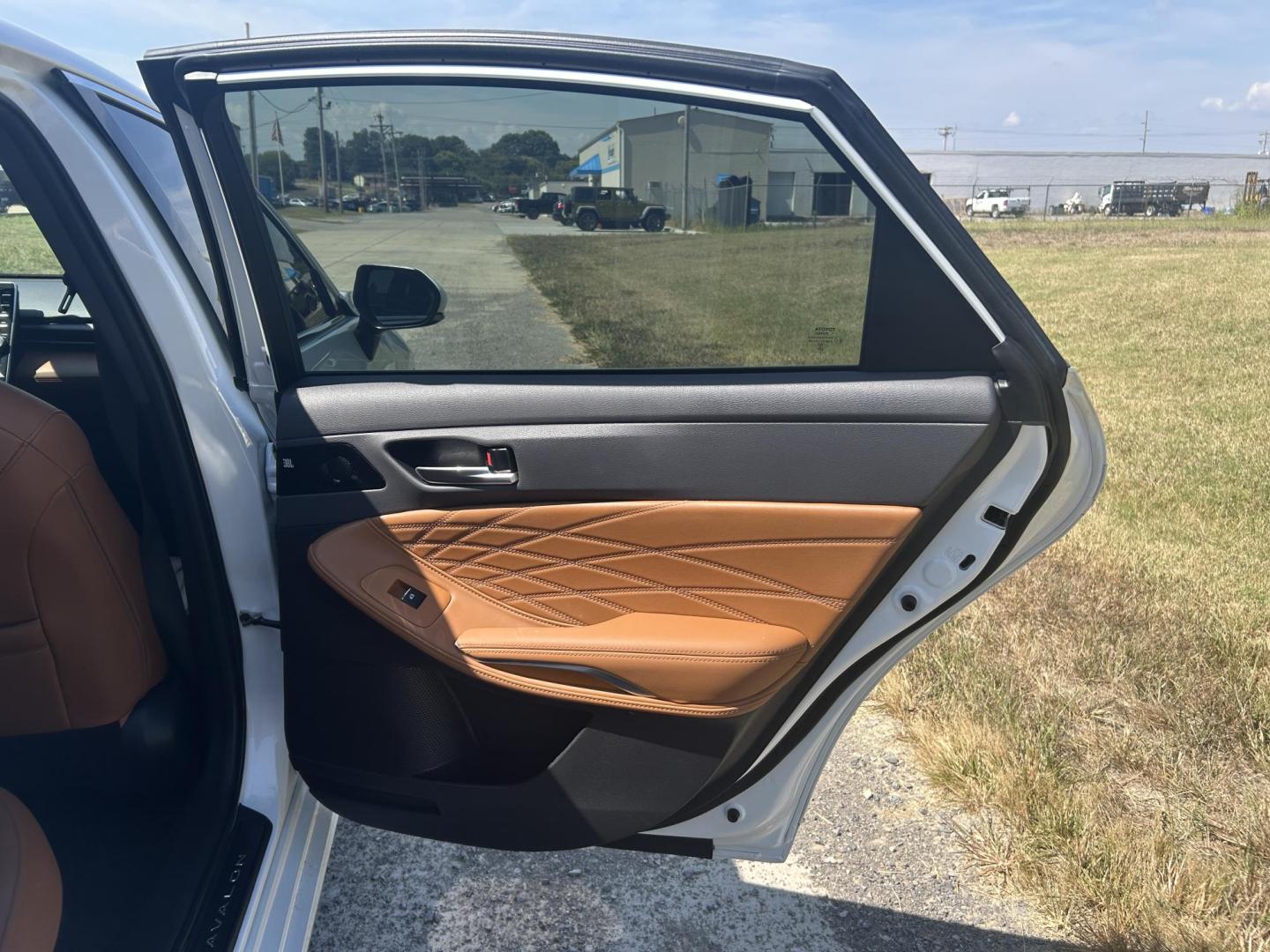 2021 WHITE /Brown Toyota Avalon Hybrid Limited (4T1DA1ABXMU) with an 2.5L L4 DOHC 16V HYBRID engine, 6A transmission, located at 506 S. Kingshighway, Cape Girardeau, MO, 63703, (573) 235-5000, 37.294991, -89.553635 - 2021 Toyota Avalon Hybrid 68xxx miles Front Wheel Drive 2.5L 4 Cyl. Hybrid Automatic Heads Up Display Leather Power/Heated/Cooled Seats Heated Rear Seats Heated Steering Wheel Backup Camera Sunroof Bluetooth Navigation Cruise Power Windows/Locks/Mirrors We have financing available an - Photo#22