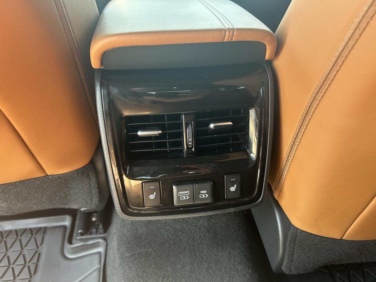 2021 WHITE /Brown Toyota Avalon Hybrid Limited (4T1DA1ABXMU) with an 2.5L L4 DOHC 16V HYBRID engine, 6A transmission, located at 506 S. Kingshighway, Cape Girardeau, MO, 63703, (573) 235-5000, 37.294991, -89.553635 - 2021 Toyota Avalon Hybrid 68xxx miles Front Wheel Drive 2.5L 4 Cyl. Hybrid Automatic Heads Up Display Leather Power/Heated/Cooled Seats Heated Rear Seats Heated Steering Wheel Backup Camera Sunroof Bluetooth Navigation Cruise Power Windows/Locks/Mirrors We have financing available an - Photo#25