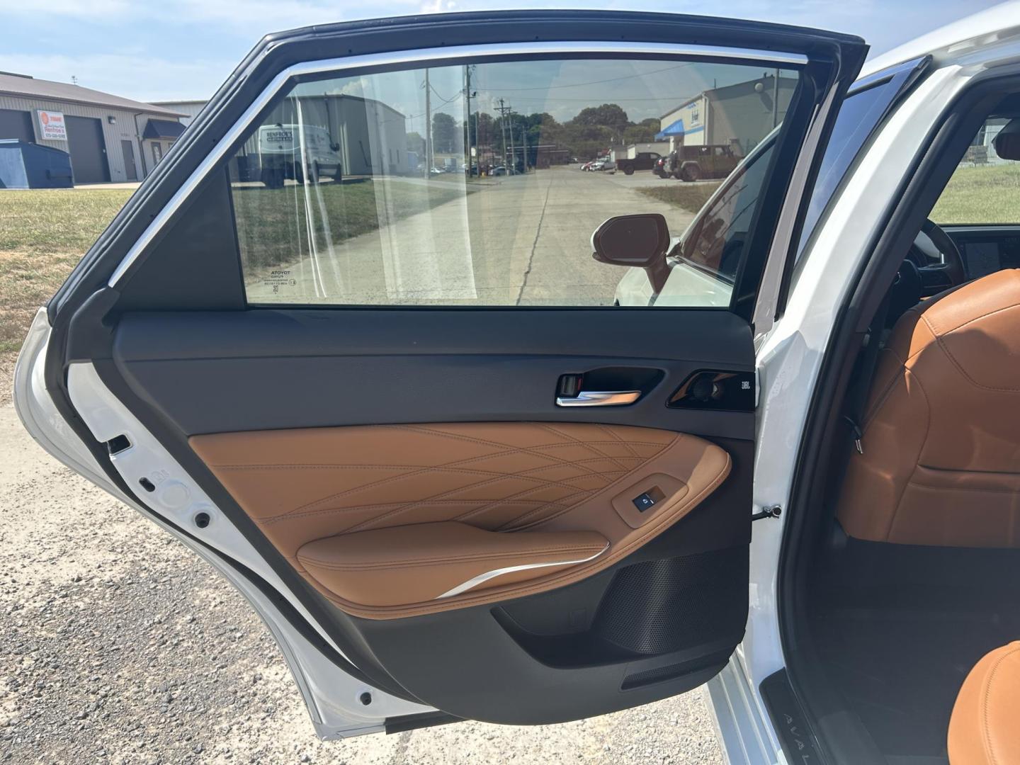 2021 WHITE /Brown Toyota Avalon Hybrid Limited (4T1DA1ABXMU) with an 2.5L L4 DOHC 16V HYBRID engine, 6A transmission, located at 506 S. Kingshighway, Cape Girardeau, MO, 63703, (573) 235-5000, 37.294991, -89.553635 - 2021 Toyota Avalon Hybrid 68xxx miles Front Wheel Drive 2.5L 4 Cyl. Hybrid Automatic Heads Up Display Leather Power/Heated/Cooled Seats Heated Rear Seats Heated Steering Wheel Backup Camera Sunroof Bluetooth Navigation Cruise Power Windows/Locks/Mirrors We have financing available an - Photo#20