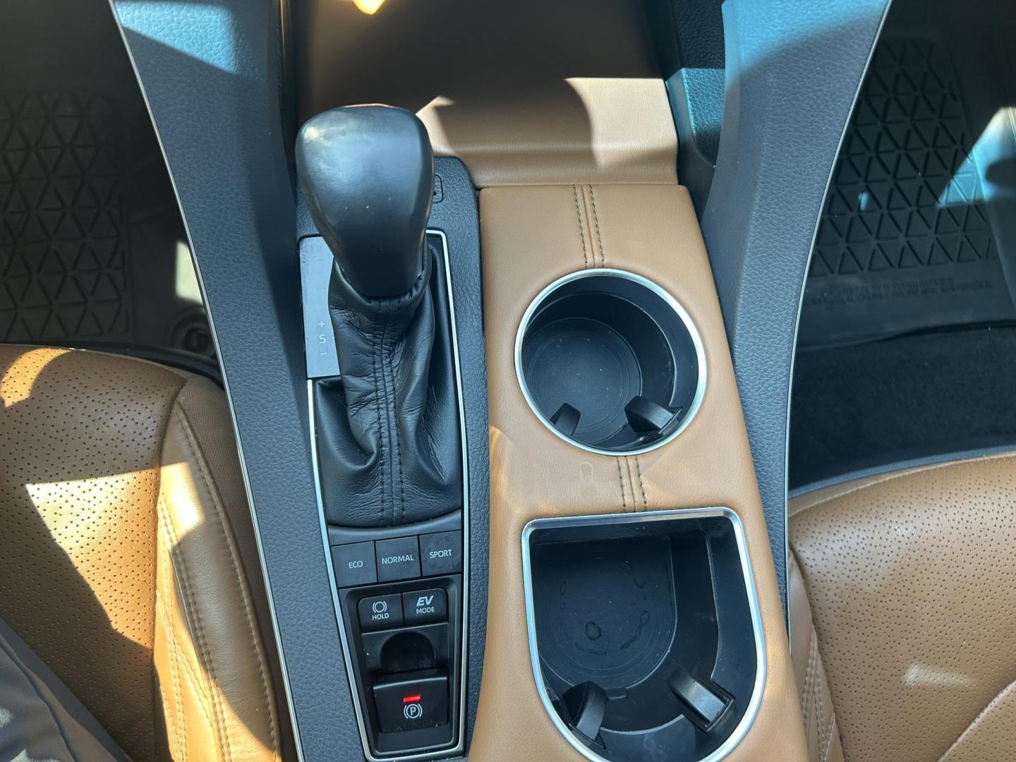 2021 WHITE /Brown Toyota Avalon Hybrid Limited (4T1DA1ABXMU) with an 2.5L L4 DOHC 16V HYBRID engine, 6A transmission, located at 506 S. Kingshighway, Cape Girardeau, MO, 63703, (573) 235-5000, 37.294991, -89.553635 - 2021 Toyota Avalon Hybrid 68xxx miles Front Wheel Drive 2.5L 4 Cyl. Hybrid Automatic Heads Up Display Leather Power/Heated/Cooled Seats Heated Rear Seats Heated Steering Wheel Backup Camera Sunroof Bluetooth Navigation Cruise Power Windows/Locks/Mirrors We have financing available an - Photo#26