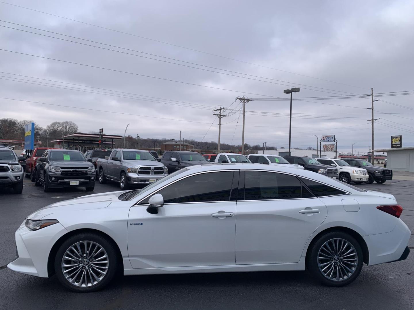 2021 WHITE /Brown Toyota Avalon Hybrid Limited (4T1DA1ABXMU) with an 2.5L L4 DOHC 16V HYBRID engine, 6A transmission, located at 506 S. Kingshighway, Cape Girardeau, MO, 63703, (573) 235-5000, 37.294991, -89.553635 - 2021 Toyota Avalon Hybrid 68xxx miles Front Wheel Drive 2.5L 4 Cyl. Hybrid Automatic Heads Up Display Leather Power/Heated/Cooled Seats Heated Rear Seats Heated Steering Wheel Backup Camera Sunroof Bluetooth Navigation Cruise Power Windows/Locks/Mirrors We have financing available an - Photo#3