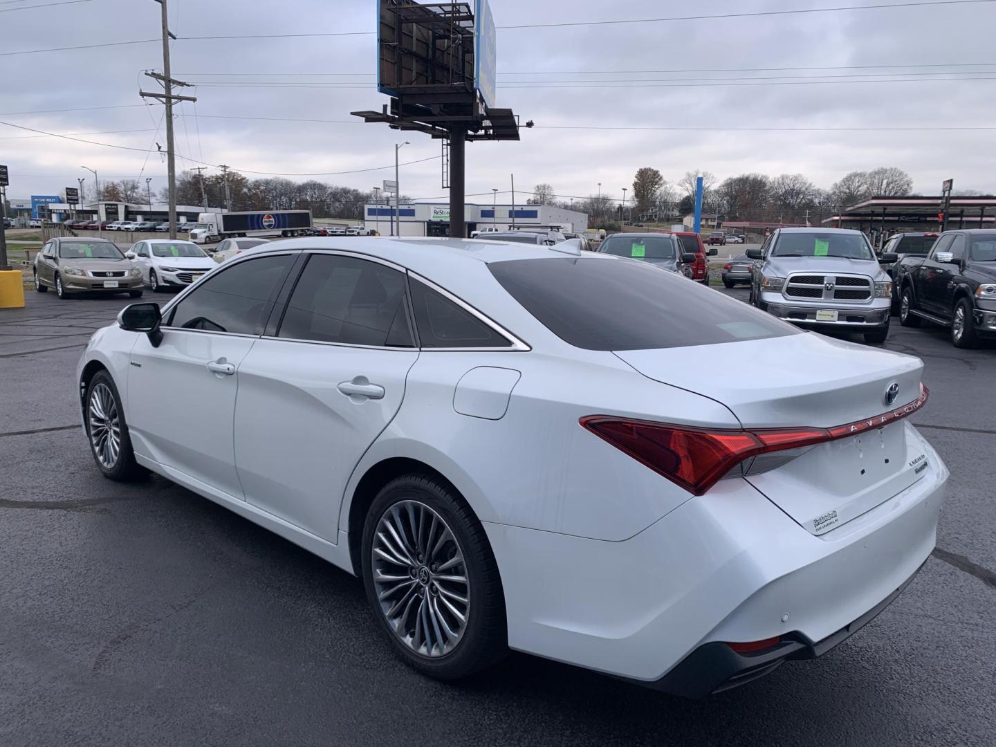 2021 WHITE /Brown Toyota Avalon Hybrid Limited (4T1DA1ABXMU) with an 2.5L L4 DOHC 16V HYBRID engine, 6A transmission, located at 506 S. Kingshighway, Cape Girardeau, MO, 63703, (573) 235-5000, 37.294991, -89.553635 - 2021 Toyota Avalon Hybrid 68xxx miles Front Wheel Drive 2.5L 4 Cyl. Hybrid Automatic Heads Up Display Leather Power/Heated/Cooled Seats Heated Rear Seats Heated Steering Wheel Backup Camera Sunroof Bluetooth Navigation Cruise Power Windows/Locks/Mirrors We have financing available an - Photo#4