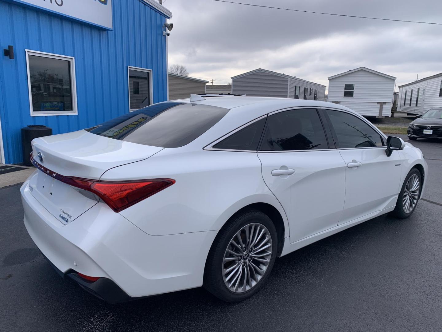 2021 WHITE /Brown Toyota Avalon Hybrid Limited (4T1DA1ABXMU) with an 2.5L L4 DOHC 16V HYBRID engine, 6A transmission, located at 506 S. Kingshighway, Cape Girardeau, MO, 63703, (573) 235-5000, 37.294991, -89.553635 - 2021 Toyota Avalon Hybrid 68xxx miles Front Wheel Drive 2.5L 4 Cyl. Hybrid Automatic Heads Up Display Leather Power/Heated/Cooled Seats Heated Rear Seats Heated Steering Wheel Backup Camera Sunroof Bluetooth Navigation Cruise Power Windows/Locks/Mirrors We have financing available an - Photo#6