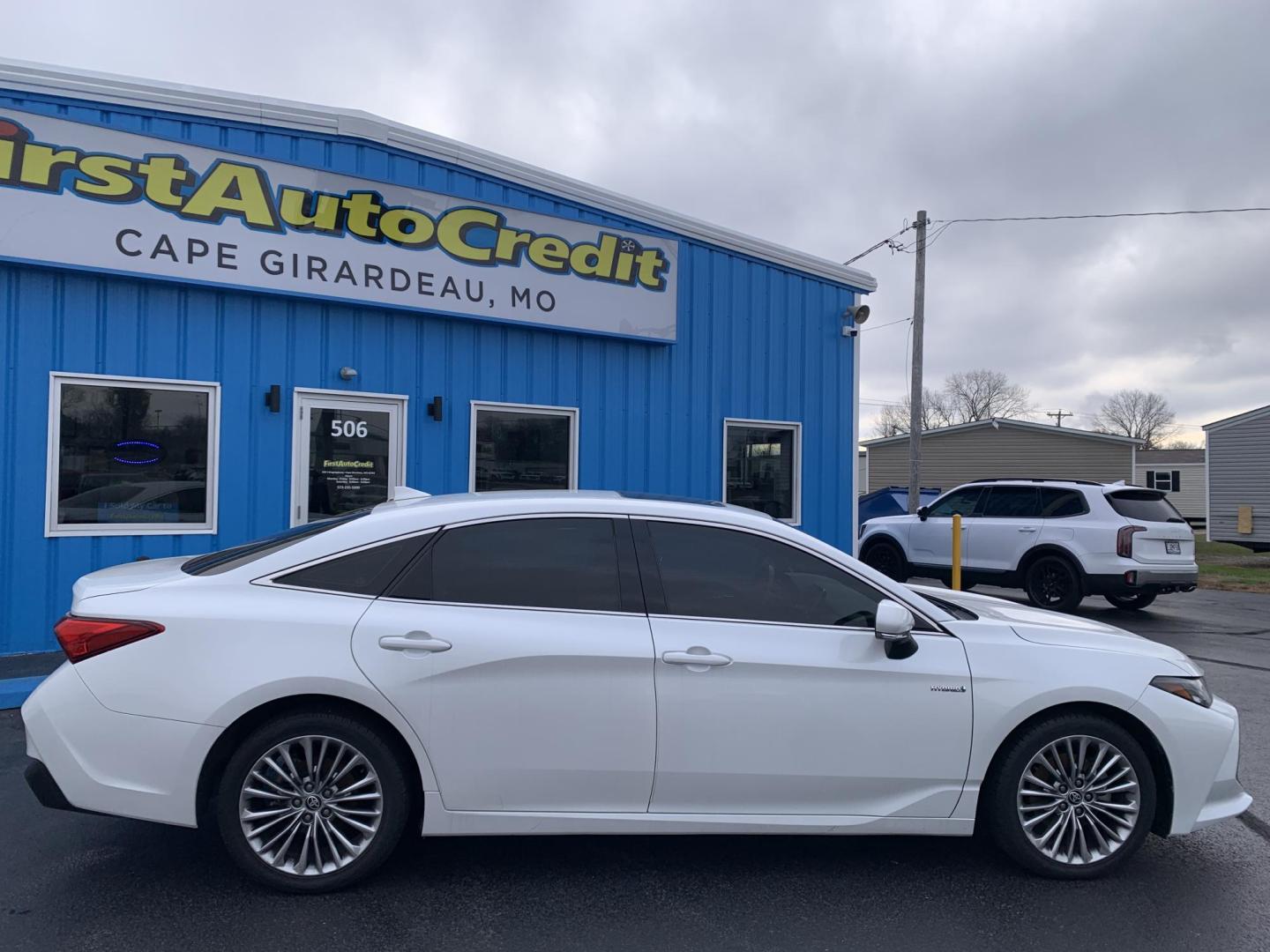 2021 WHITE /Brown Toyota Avalon Hybrid Limited (4T1DA1ABXMU) with an 2.5L L4 DOHC 16V HYBRID engine, 6A transmission, located at 506 S. Kingshighway, Cape Girardeau, MO, 63703, (573) 235-5000, 37.294991, -89.553635 - 2021 Toyota Avalon Hybrid 68xxx miles Front Wheel Drive 2.5L 4 Cyl. Hybrid Automatic Heads Up Display Leather Power/Heated/Cooled Seats Heated Rear Seats Heated Steering Wheel Backup Camera Sunroof Bluetooth Navigation Cruise Power Windows/Locks/Mirrors We have financing available an - Photo#7
