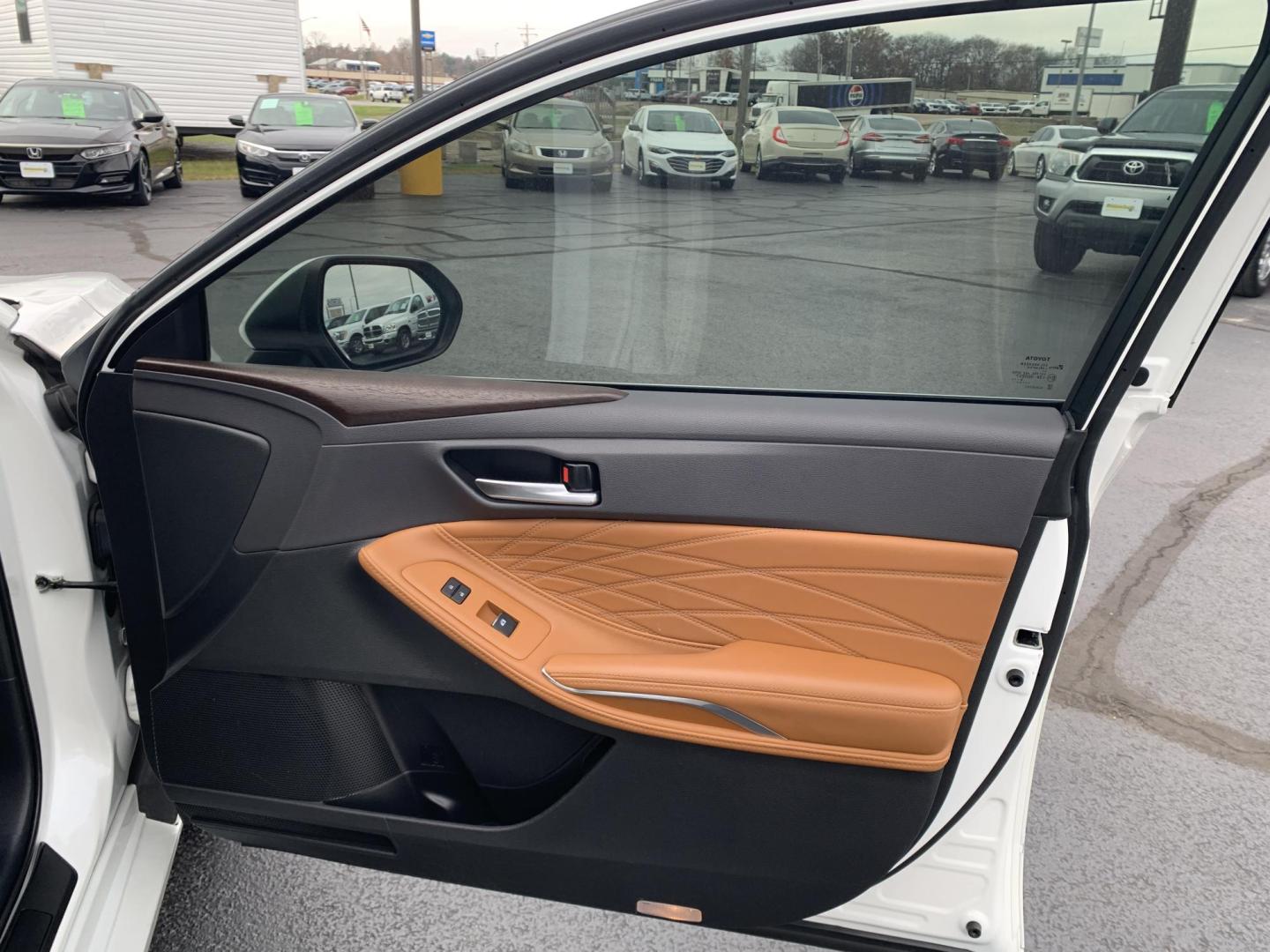 2021 WHITE /Brown Toyota Avalon Hybrid Limited (4T1DA1ABXMU) with an 2.5L L4 DOHC 16V HYBRID engine, 6A transmission, located at 506 S. Kingshighway, Cape Girardeau, MO, 63703, (573) 235-5000, 37.294991, -89.553635 - 2021 Toyota Avalon Hybrid 68xxx miles Front Wheel Drive 2.5L 4 Cyl. Hybrid Automatic Heads Up Display Leather Power/Heated/Cooled Seats Heated Rear Seats Heated Steering Wheel Backup Camera Sunroof Bluetooth Navigation Cruise Power Windows/Locks/Mirrors We have financing available an - Photo#8