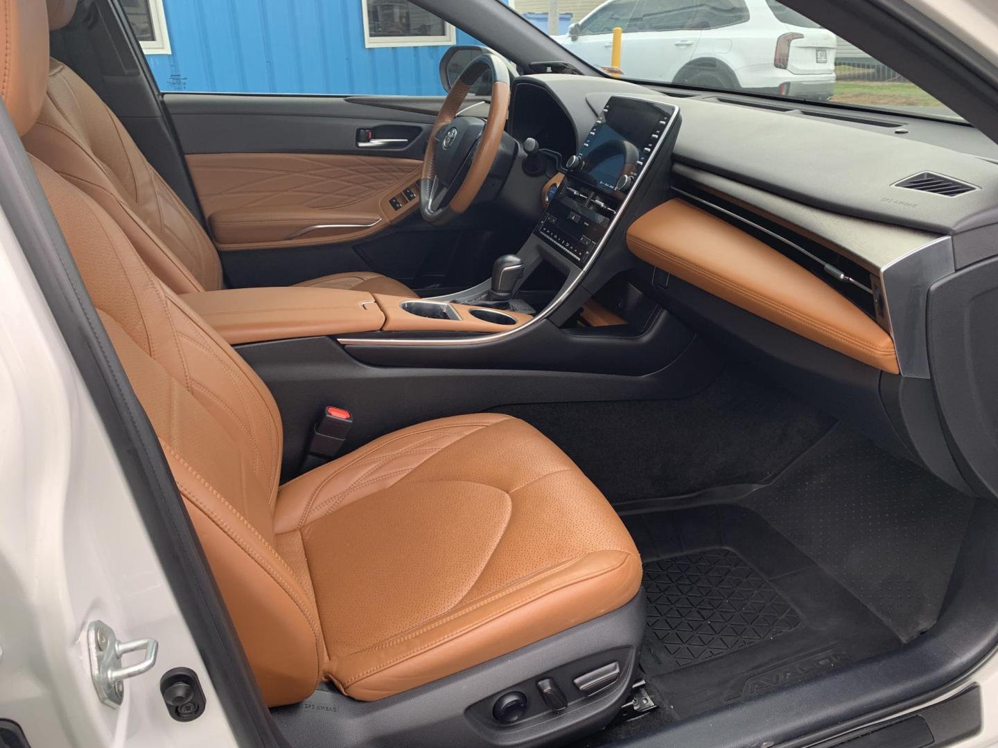 2021 WHITE /Brown Toyota Avalon Hybrid Limited (4T1DA1ABXMU) with an 2.5L L4 DOHC 16V HYBRID engine, 6A transmission, located at 506 S. Kingshighway, Cape Girardeau, MO, 63703, (573) 235-5000, 37.294991, -89.553635 - 2021 Toyota Avalon Hybrid 68xxx miles Front Wheel Drive 2.5L 4 Cyl. Hybrid Automatic Heads Up Display Leather Power/Heated/Cooled Seats Heated Rear Seats Heated Steering Wheel Backup Camera Sunroof Bluetooth Navigation Cruise Power Windows/Locks/Mirrors We have financing available an - Photo#9