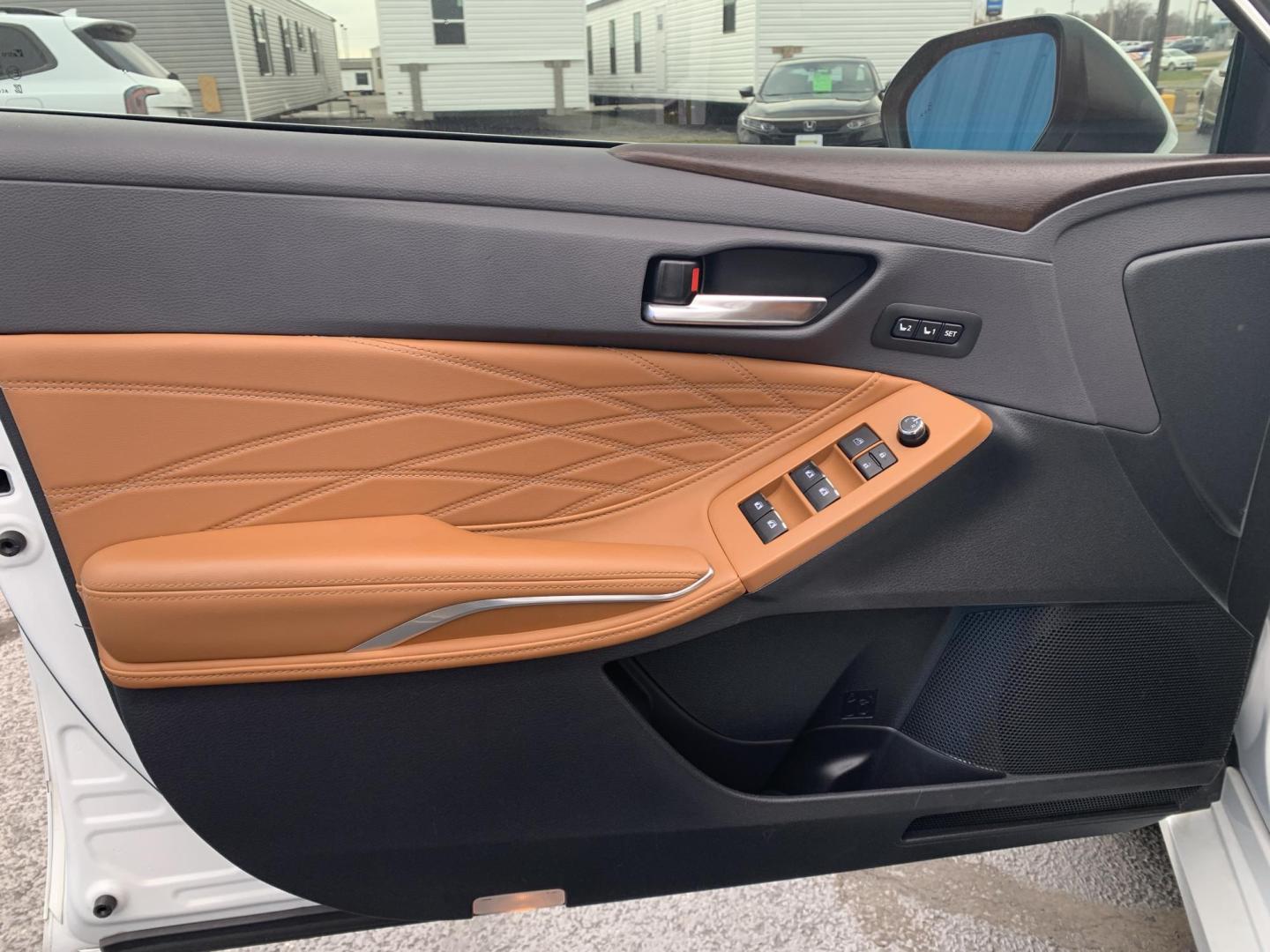 2021 WHITE /Brown Toyota Avalon Hybrid Limited (4T1DA1ABXMU) with an 2.5L L4 DOHC 16V HYBRID engine, 6A transmission, located at 506 S. Kingshighway, Cape Girardeau, MO, 63703, (573) 235-5000, 37.294991, -89.553635 - 2021 Toyota Avalon Hybrid 68xxx miles Front Wheel Drive 2.5L 4 Cyl. Hybrid Automatic Heads Up Display Leather Power/Heated/Cooled Seats Heated Rear Seats Heated Steering Wheel Backup Camera Sunroof Bluetooth Navigation Cruise Power Windows/Locks/Mirrors We have financing available an - Photo#16