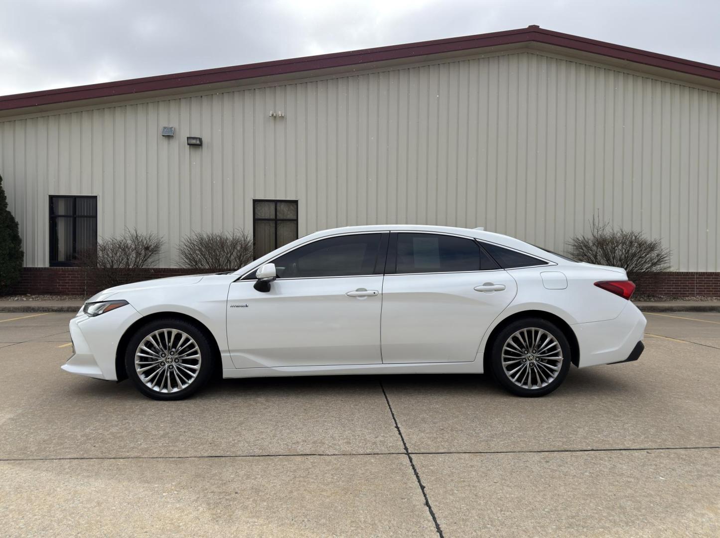 2021 WHITE /Tan Toyota Avalon Hybrid Limited (4T1DA1ABXMU) with an 2.5L 4 Cyl. Hybrid engine, Automatic transmission, located at 2990 Old Orchard Rd., Jackson, MO, 63755, 37.354214, -89.612106 - 2021 Toyota Avalon Hybrid 68xxx miles Front Wheel Drive 2.5L 4 Cyl. Hybrid Automatic Leather Navigation Power/Heated/Cooled Seats Heated Rear Seats Heated Steering Wheel Backup Camera Sunroof Heads Up Display Bluetooth Cruise Power Windows/Locks/Mirrors We have financing available an - Photo#9