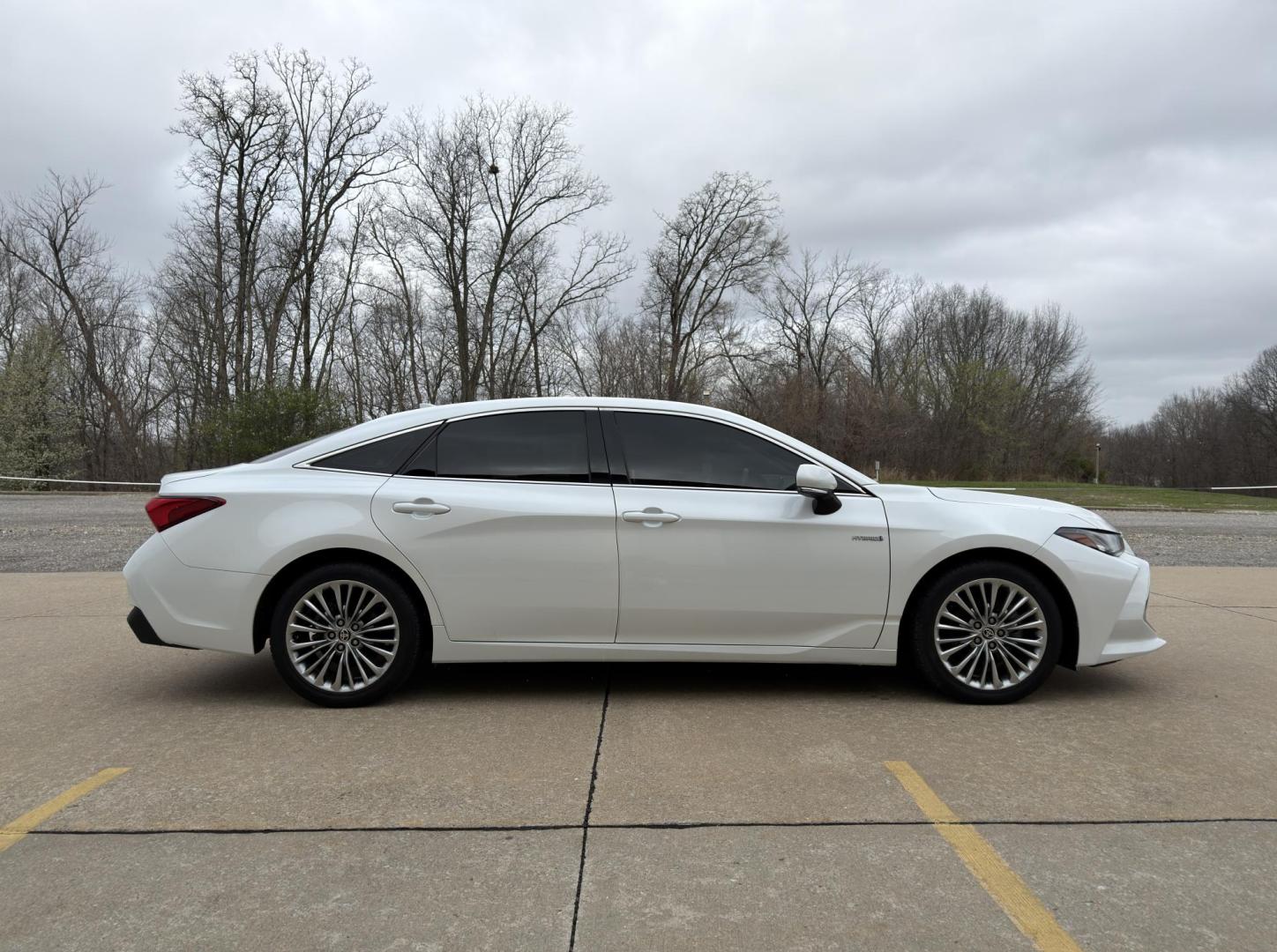 2021 WHITE /Tan Toyota Avalon Hybrid Limited (4T1DA1ABXMU) with an 2.5L 4 Cyl. Hybrid engine, Automatic transmission, located at 2990 Old Orchard Rd., Jackson, MO, 63755, 37.354214, -89.612106 - 2021 Toyota Avalon Hybrid 68xxx miles Front Wheel Drive 2.5L 4 Cyl. Hybrid Automatic Leather Navigation Power/Heated/Cooled Seats Heated Rear Seats Heated Steering Wheel Backup Camera Sunroof Heads Up Display Bluetooth Cruise Power Windows/Locks/Mirrors We have financing available an - Photo#10