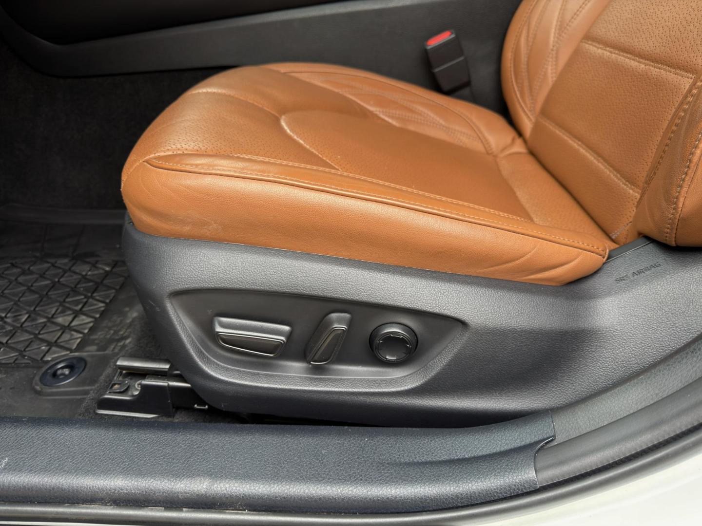 2021 WHITE /Tan Toyota Avalon Hybrid Limited (4T1DA1ABXMU) with an 2.5L 4 Cyl. Hybrid engine, Automatic transmission, located at 2990 Old Orchard Rd., Jackson, MO, 63755, 37.354214, -89.612106 - 2021 Toyota Avalon Hybrid 68xxx miles Front Wheel Drive 2.5L 4 Cyl. Hybrid Automatic Leather Navigation Power/Heated/Cooled Seats Heated Rear Seats Heated Steering Wheel Backup Camera Sunroof Heads Up Display Bluetooth Cruise Power Windows/Locks/Mirrors We have financing available an - Photo#6