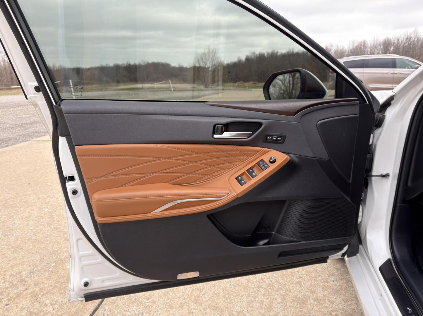 2021 WHITE /Tan Toyota Avalon Hybrid Limited (4T1DA1ABXMU) with an 2.5L 4 Cyl. Hybrid engine, Automatic transmission, located at 2990 Old Orchard Rd., Jackson, MO, 63755, 37.354214, -89.612106 - 2021 Toyota Avalon Hybrid 68xxx miles Front Wheel Drive 2.5L 4 Cyl. Hybrid Automatic Leather Navigation Power/Heated/Cooled Seats Heated Rear Seats Heated Steering Wheel Backup Camera Sunroof Heads Up Display Bluetooth Cruise Power Windows/Locks/Mirrors We have financing available an - Photo#15