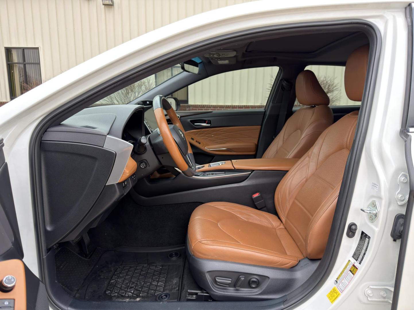 2021 WHITE /Tan Toyota Avalon Hybrid Limited (4T1DA1ABXMU) with an 2.5L 4 Cyl. Hybrid engine, Automatic transmission, located at 2990 Old Orchard Rd., Jackson, MO, 63755, 37.354214, -89.612106 - 2021 Toyota Avalon Hybrid 68xxx miles Front Wheel Drive 2.5L 4 Cyl. Hybrid Automatic Leather Navigation Power/Heated/Cooled Seats Heated Rear Seats Heated Steering Wheel Backup Camera Sunroof Heads Up Display Bluetooth Cruise Power Windows/Locks/Mirrors We have financing available an - Photo#16