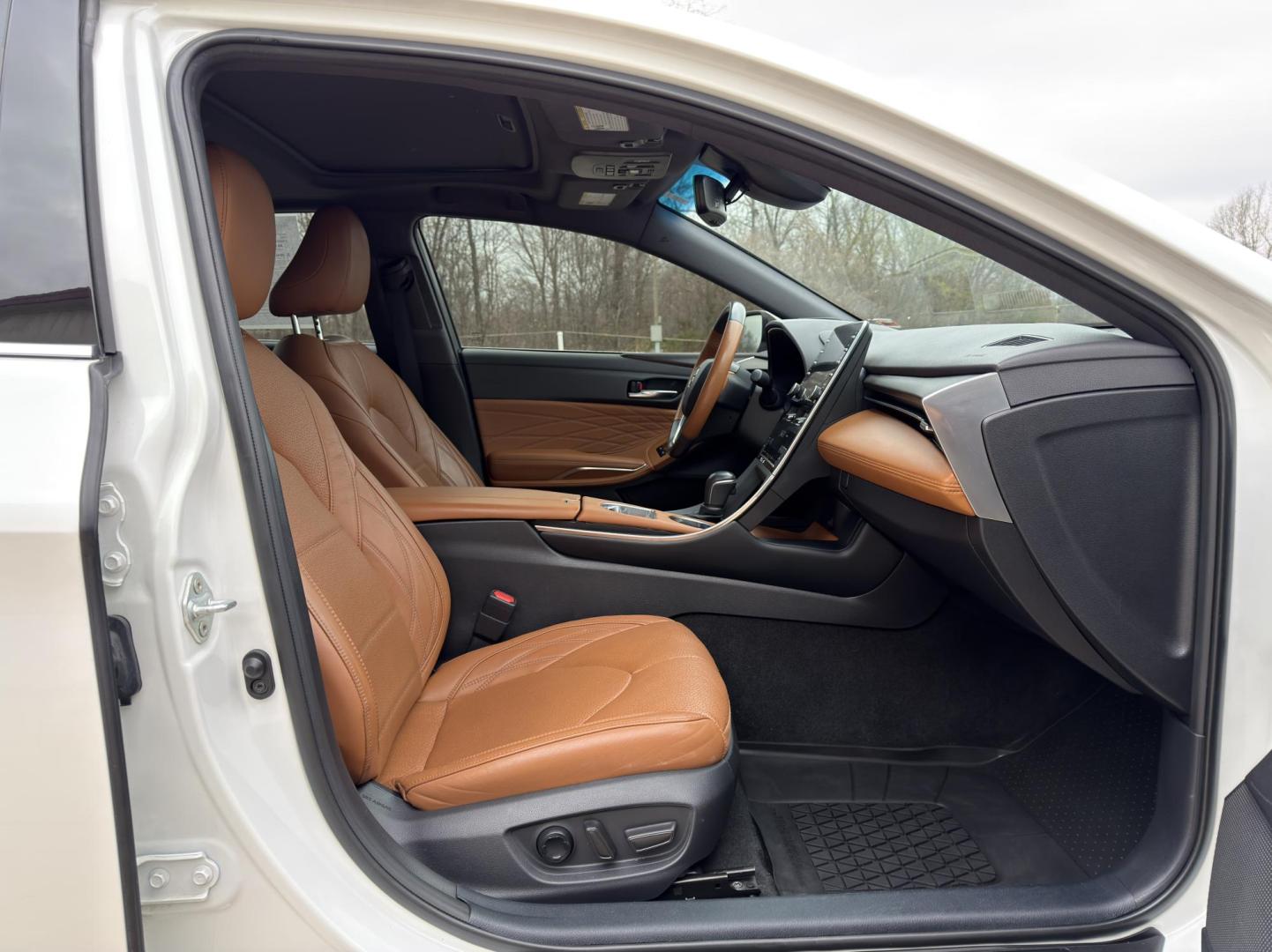 2021 WHITE /Tan Toyota Avalon Hybrid Limited (4T1DA1ABXMU) with an 2.5L 4 Cyl. Hybrid engine, Automatic transmission, located at 2990 Old Orchard Rd., Jackson, MO, 63755, 37.354214, -89.612106 - 2021 Toyota Avalon Hybrid 68xxx miles Front Wheel Drive 2.5L 4 Cyl. Hybrid Automatic Leather Navigation Power/Heated/Cooled Seats Heated Rear Seats Heated Steering Wheel Backup Camera Sunroof Heads Up Display Bluetooth Cruise Power Windows/Locks/Mirrors We have financing available an - Photo#18