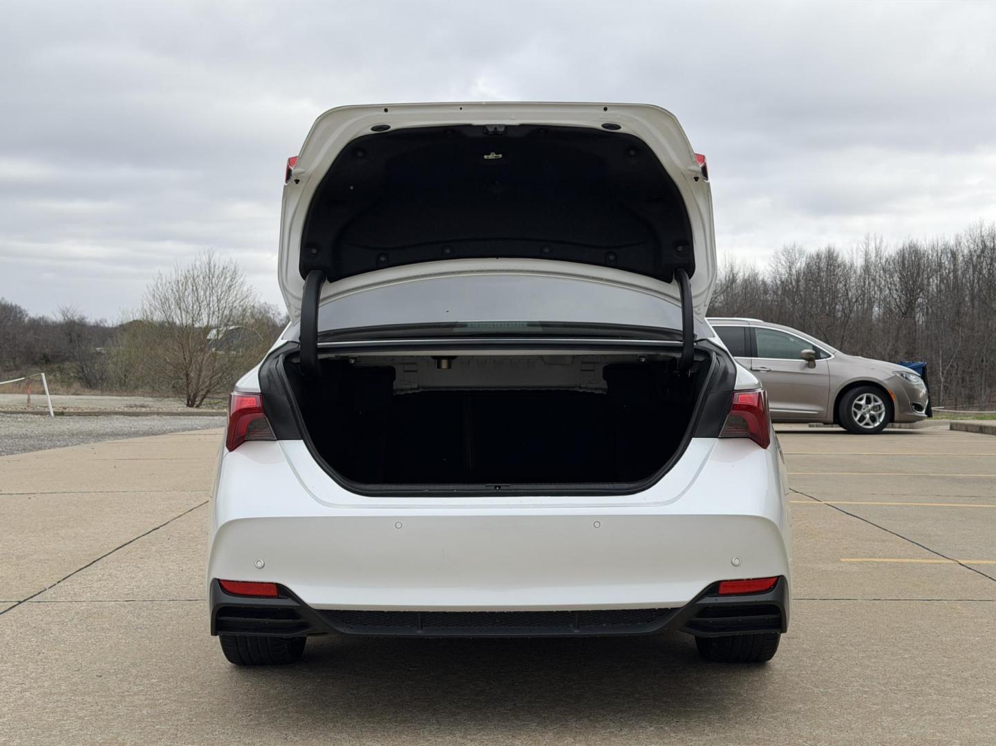 2021 WHITE /Tan Toyota Avalon Hybrid Limited (4T1DA1ABXMU) with an 2.5L 4 Cyl. Hybrid engine, Automatic transmission, located at 2990 Old Orchard Rd., Jackson, MO, 63755, 37.354214, -89.612106 - 2021 Toyota Avalon Hybrid 68xxx miles Front Wheel Drive 2.5L 4 Cyl. Hybrid Automatic Leather Navigation Power/Heated/Cooled Seats Heated Rear Seats Heated Steering Wheel Backup Camera Sunroof Heads Up Display Bluetooth Cruise Power Windows/Locks/Mirrors We have financing available an - Photo#21
