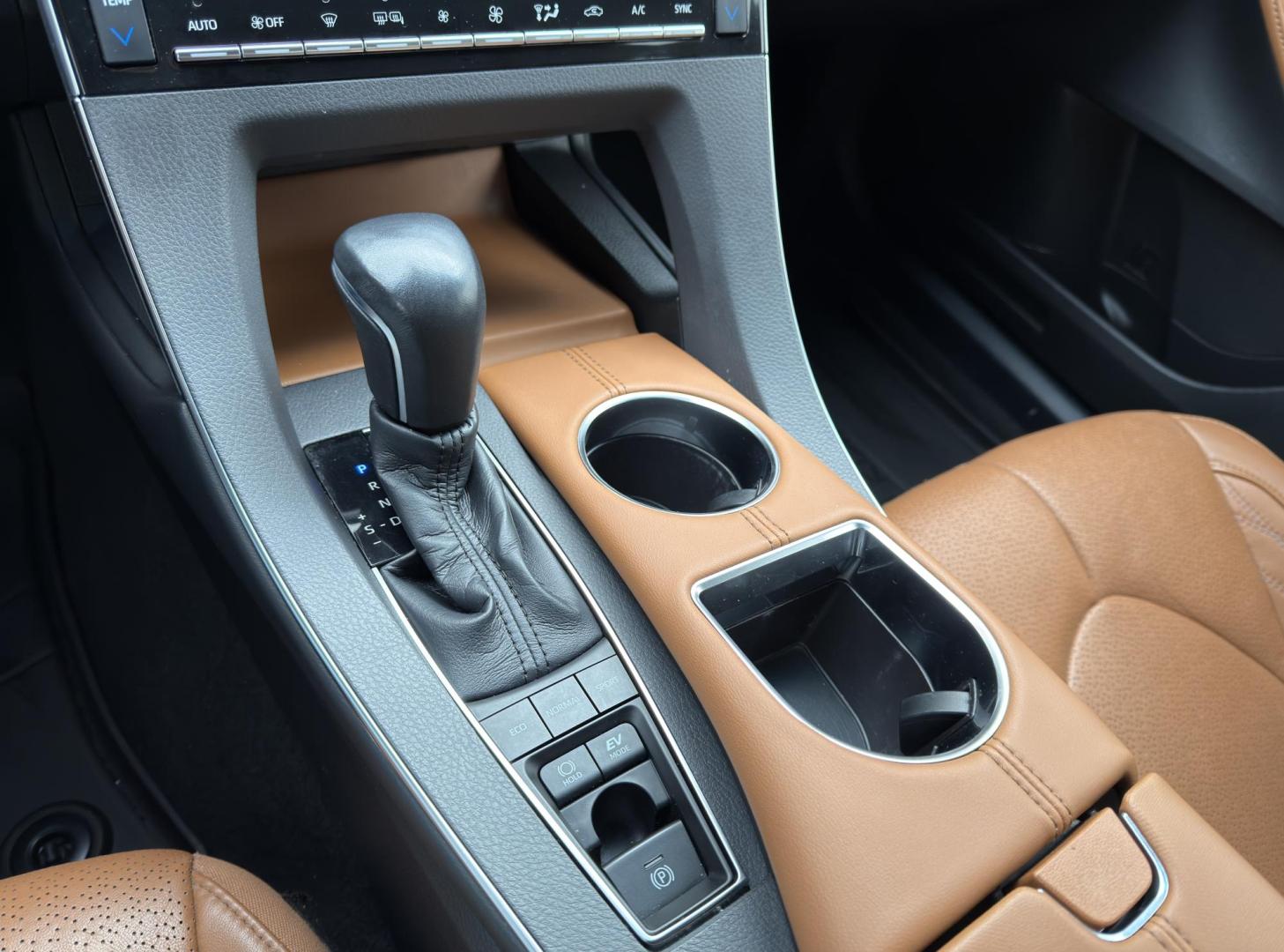 2021 WHITE /Tan Toyota Avalon Hybrid Limited (4T1DA1ABXMU) with an 2.5L 4 Cyl. Hybrid engine, Automatic transmission, located at 2990 Old Orchard Rd., Jackson, MO, 63755, 37.354214, -89.612106 - 2021 Toyota Avalon Hybrid 68xxx miles Front Wheel Drive 2.5L 4 Cyl. Hybrid Automatic Leather Navigation Power/Heated/Cooled Seats Heated Rear Seats Heated Steering Wheel Backup Camera Sunroof Heads Up Display Bluetooth Cruise Power Windows/Locks/Mirrors We have financing available an - Photo#27