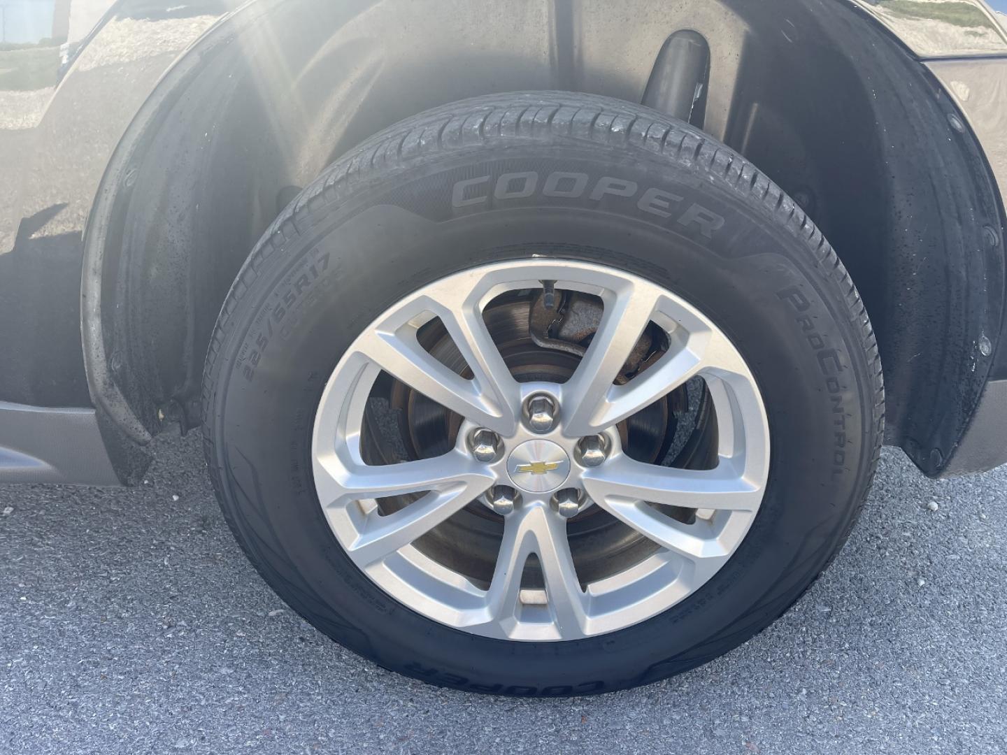 2017 BLACK /Black Cloth Chevrolet Equinox LT 2WD (2GNALCEK2H6) with an 2.4L 4 Cyl. engine, Automatic transmission, located at 2990 Old Orchard Rd., Jackson, MO, 63755, 37.354214, -89.612106 - We have financing available and we accept trades! Fill out a credit application on our website or come by today! If you have any questions, give us a call at (573) 204-7777 or visit our website at firstautocredit.com. - Photo#32