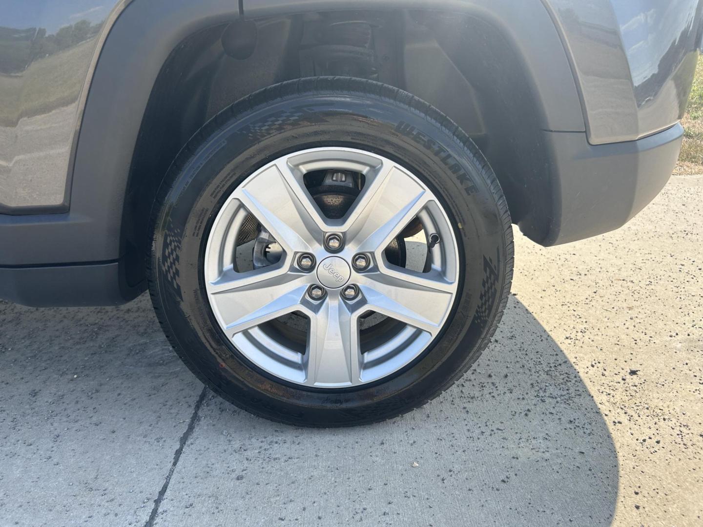 2022 GRAY /Black Jeep Compass Latitude 4WD (3C4NJDBB5NT) with an 2.4L L4 DOHC 16V engine, Automatic transmission, located at 506 S. Kingshighway, Cape Girardeau, MO, 63703, (573) 235-5000, 37.294991, -89.553635 - 2022 Jeep Compass Latitude 4WD 37xxx miles Four Wheel Drive 2.4L 4 Cyl. Automatic Backup Camera Bluetooth Power Driver Seat Heated Seats Cruise Power Lift Gate Power Windows/Locks/Mirrors We have financing available and we accept trades! Fill out a credit application on our website or co - Photo#34