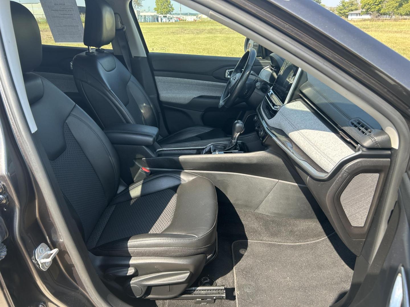 2022 GRAY /Black Jeep Compass Latitude 4WD (3C4NJDBB5NT) with an 2.4L L4 DOHC 16V engine, Automatic transmission, located at 506 S. Kingshighway, Cape Girardeau, MO, 63703, (573) 235-5000, 37.294991, -89.553635 - 2022 Jeep Compass Latitude 4WD 37xxx miles Four Wheel Drive 2.4L 4 Cyl. Automatic Backup Camera Bluetooth Power Driver Seat Heated Seats Cruise Power Lift Gate Power Windows/Locks/Mirrors We have financing available and we accept trades! Fill out a credit application on our website or co - Photo#17