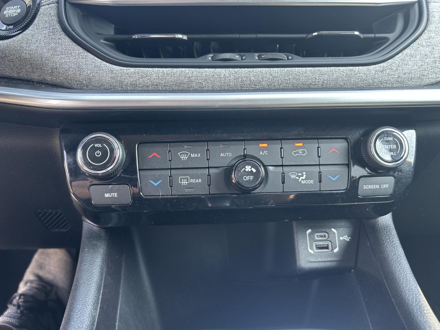 2022 GRAY /Black Jeep Compass Latitude 4WD (3C4NJDBB5NT) with an 2.4L L4 DOHC 16V engine, Automatic transmission, located at 506 S. Kingshighway, Cape Girardeau, MO, 63703, (573) 235-5000, 37.294991, -89.553635 - 2022 Jeep Compass Latitude 4WD 37xxx miles Four Wheel Drive 2.4L 4 Cyl. Automatic Backup Camera Bluetooth Power Driver Seat Heated Seats Cruise Power Lift Gate Power Windows/Locks/Mirrors We have financing available and we accept trades! Fill out a credit application on our website or co - Photo#25