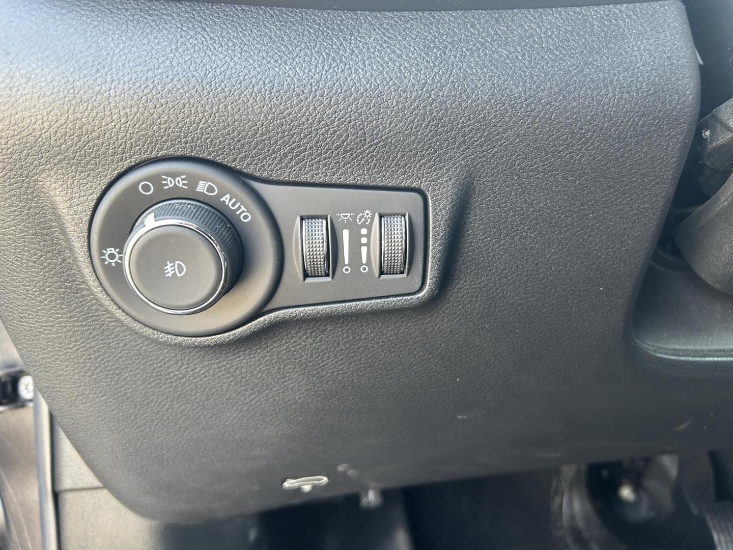 2022 GRAY /Black Jeep Compass Latitude 4WD (3C4NJDBB5NT) with an 2.4L L4 DOHC 16V engine, Automatic transmission, located at 506 S. Kingshighway, Cape Girardeau, MO, 63703, (573) 235-5000, 37.294991, -89.553635 - 2022 Jeep Compass Latitude 4WD 37xxx miles Four Wheel Drive 2.4L 4 Cyl. Automatic Backup Camera Bluetooth Power Driver Seat Heated Seats Cruise Power Lift Gate Power Windows/Locks/Mirrors We have financing available and we accept trades! Fill out a credit application on our website or co - Photo#29