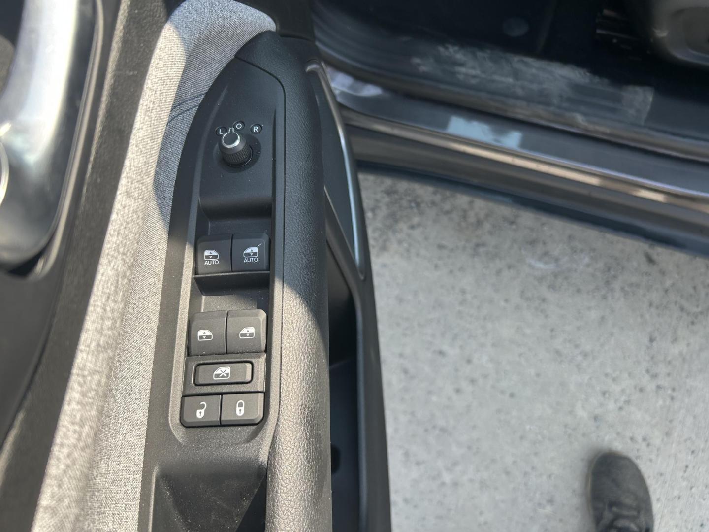2022 GRAY /Black Jeep Compass Latitude 4WD (3C4NJDBB5NT) with an 2.4L L4 DOHC 16V engine, Automatic transmission, located at 506 S. Kingshighway, Cape Girardeau, MO, 63703, (573) 235-5000, 37.294991, -89.553635 - 2022 Jeep Compass Latitude 4WD 37xxx miles Four Wheel Drive 2.4L 4 Cyl. Automatic Backup Camera Bluetooth Power Driver Seat Heated Seats Cruise Power Lift Gate Power Windows/Locks/Mirrors We have financing available and we accept trades! Fill out a credit application on our website or co - Photo#30