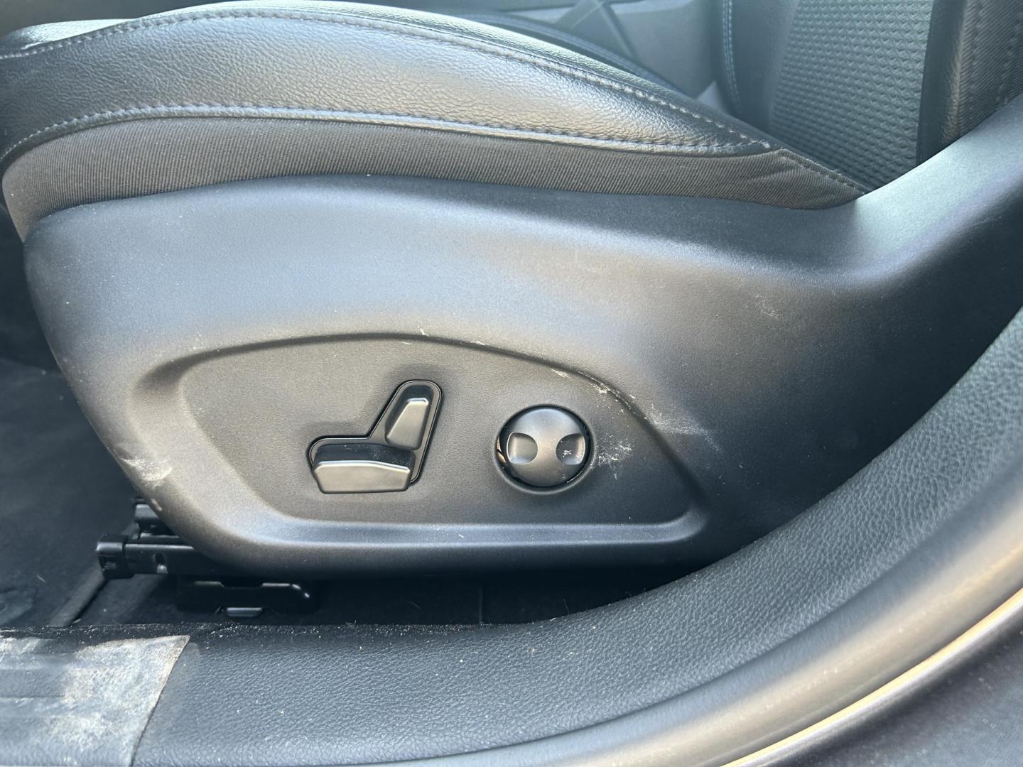 2022 GRAY /Black Jeep Compass Latitude 4WD (3C4NJDBB5NT) with an 2.4L L4 DOHC 16V engine, Automatic transmission, located at 506 S. Kingshighway, Cape Girardeau, MO, 63703, (573) 235-5000, 37.294991, -89.553635 - 2022 Jeep Compass Latitude 4WD 37xxx miles Four Wheel Drive 2.4L 4 Cyl. Automatic Backup Camera Bluetooth Power Driver Seat Heated Seats Cruise Power Lift Gate Power Windows/Locks/Mirrors We have financing available and we accept trades! Fill out a credit application on our website or co - Photo#4